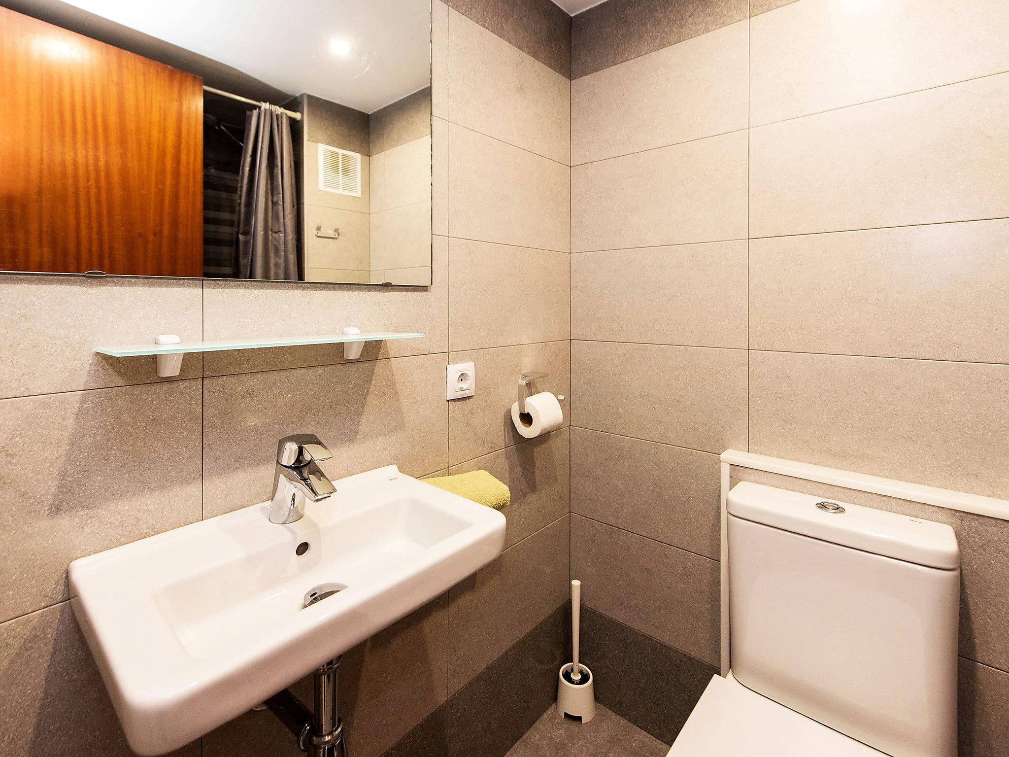 Foto 10 - Apartamento de 3 quartos em Malgrat de Mar com piscina e jardim