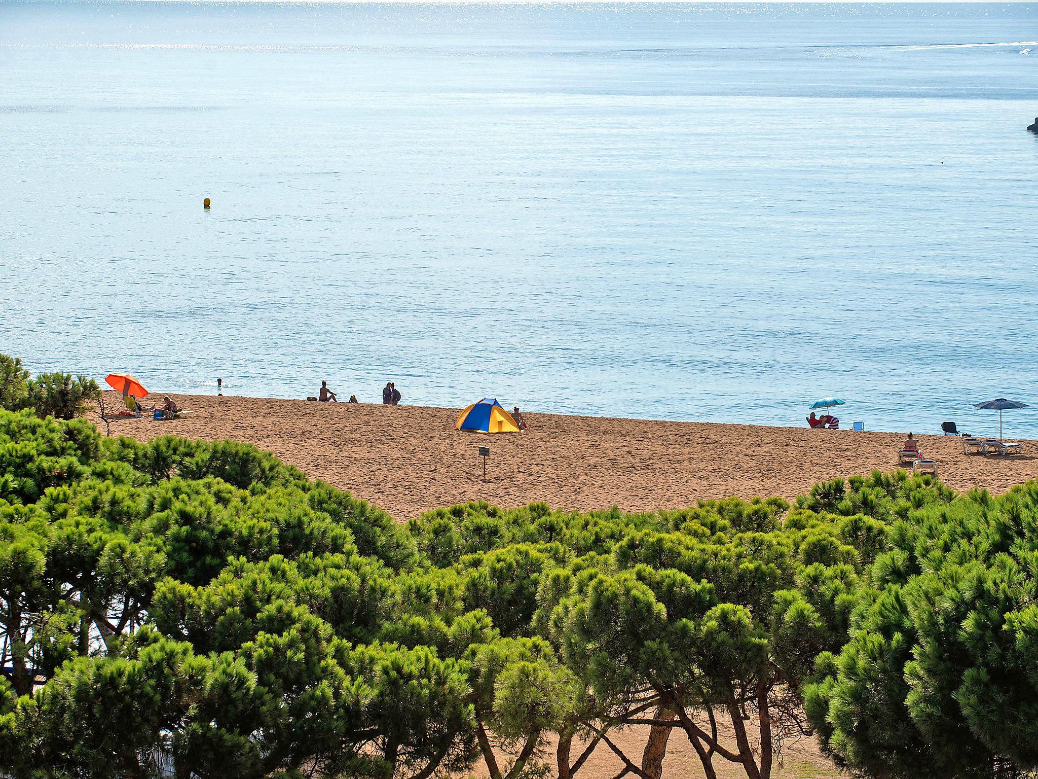 Foto 15 - Appartamento con 3 camere da letto a Malgrat de Mar con piscina e giardino