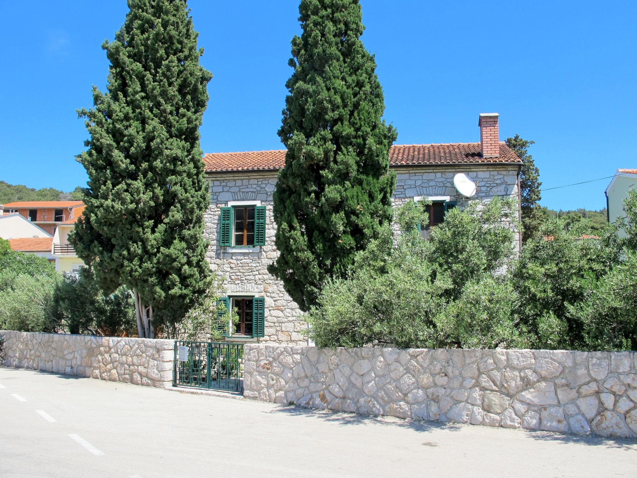 Foto 1 - Haus mit 3 Schlafzimmern in Tisno mit terrasse und blick aufs meer