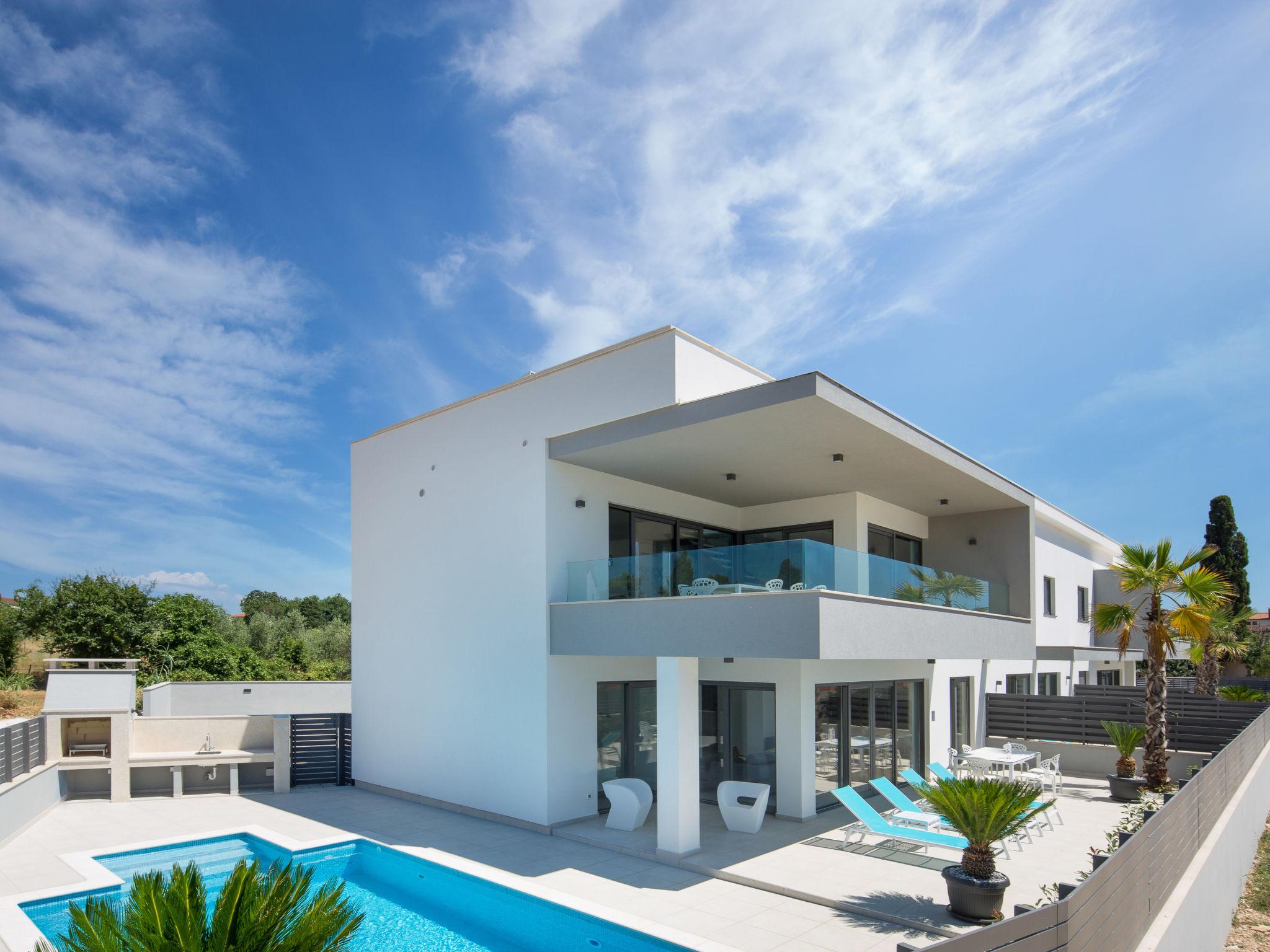 Photo 1 - Appartement de 3 chambres à Fažana avec piscine privée et jardin