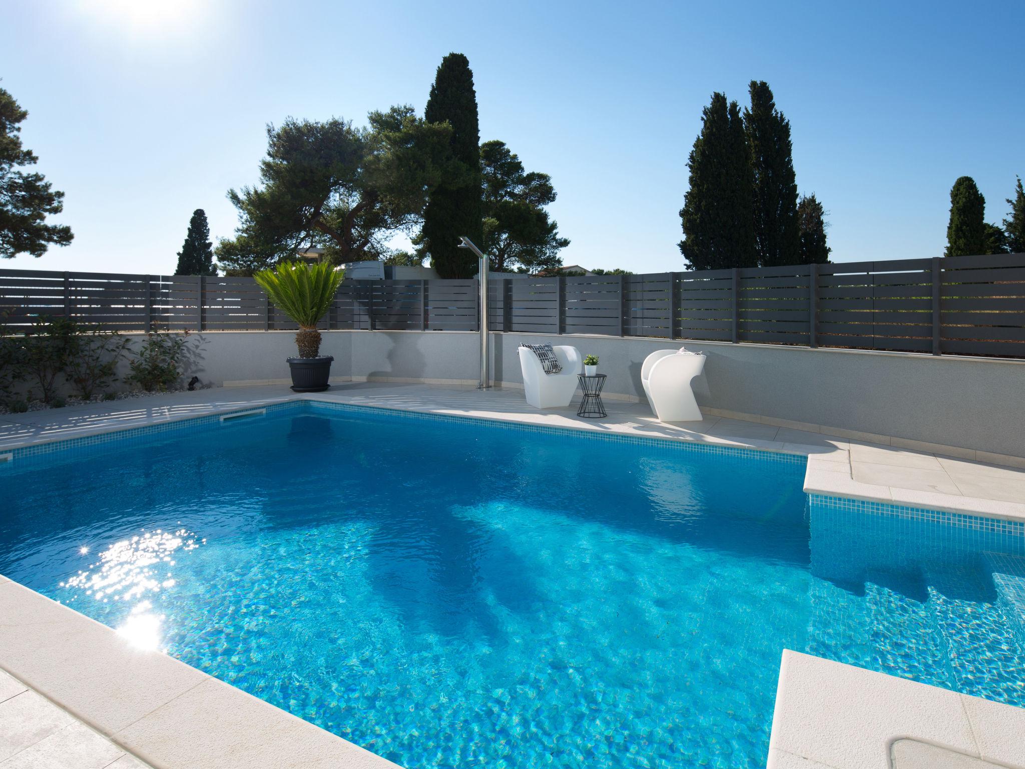 Foto 9 - Appartamento con 3 camere da letto a Fažana con piscina privata e giardino