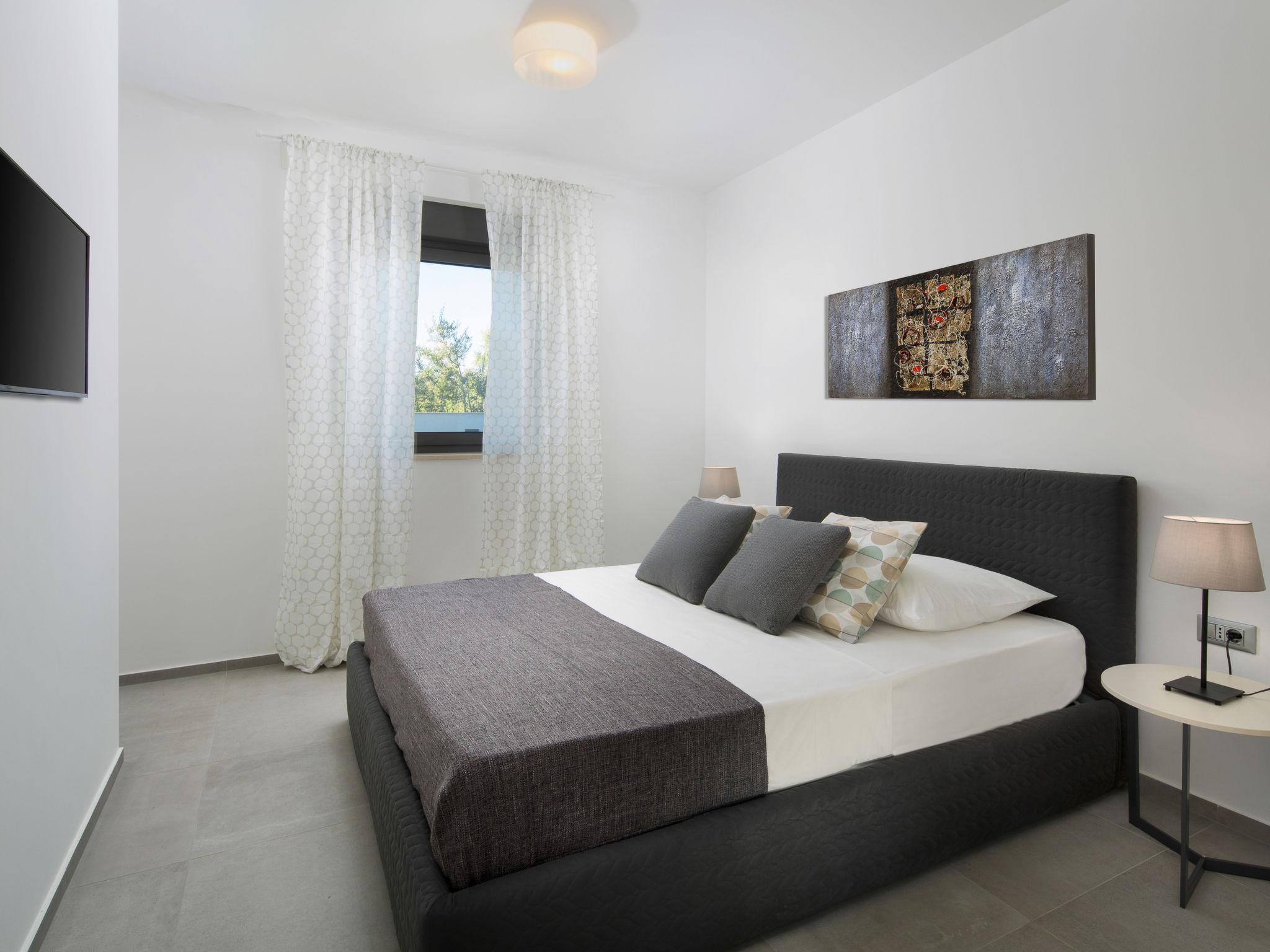 Foto 12 - Appartamento con 3 camere da letto a Fažana con piscina privata e vista mare