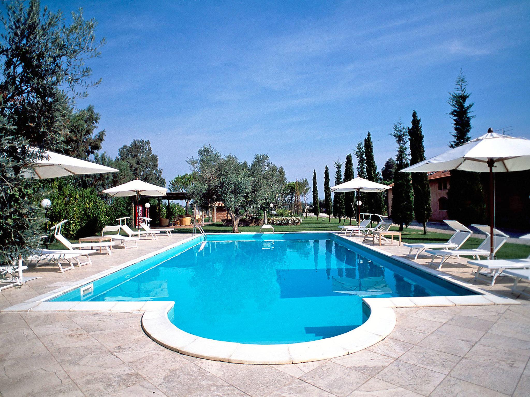 Photo 1 - Appartement de 2 chambres à Grosseto avec piscine et vues à la mer