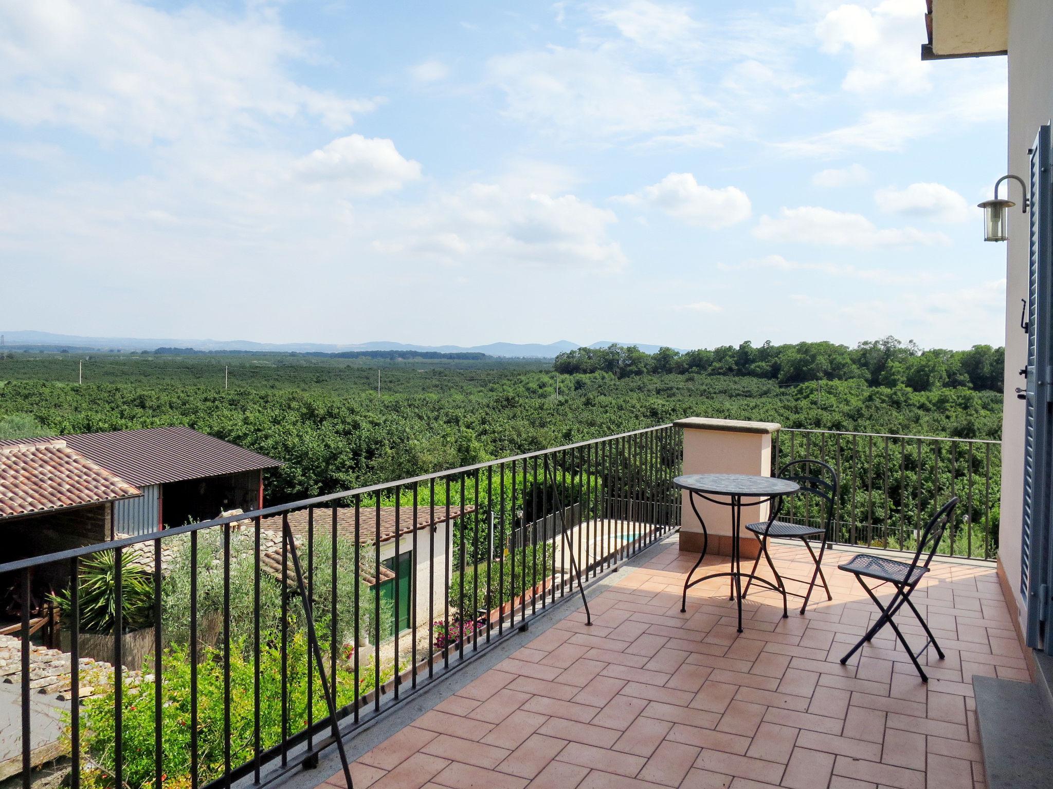 Foto 4 - Apartment mit 1 Schlafzimmer in Caprarola mit schwimmbad und blick auf die berge