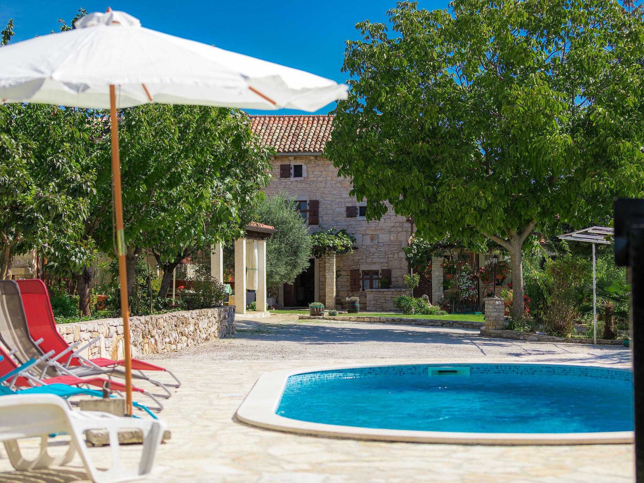 Photo 36 - Maison de 2 chambres à Žminj avec piscine privée et jardin