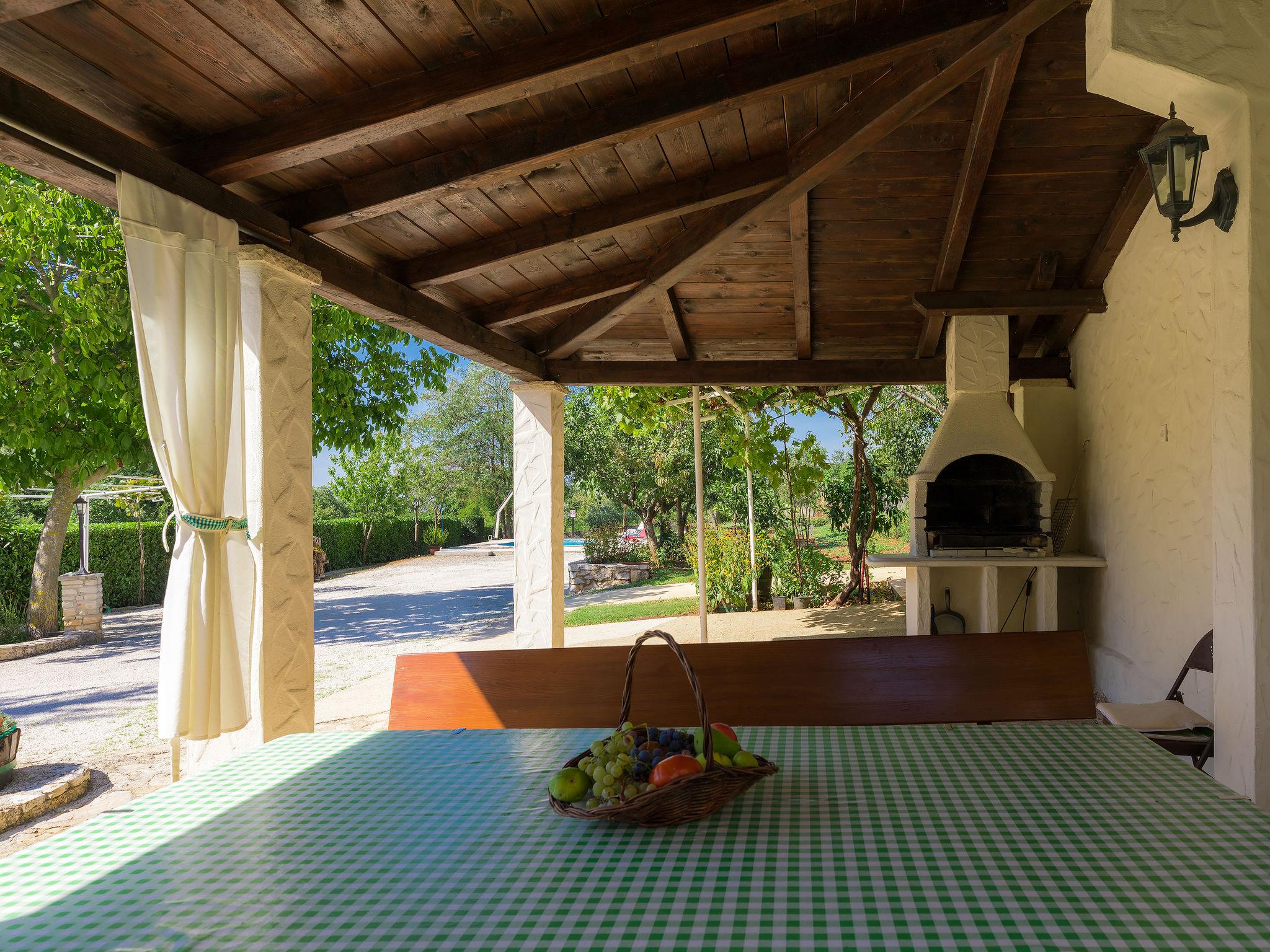 Photo 10 - Maison de 2 chambres à Žminj avec piscine privée et jardin