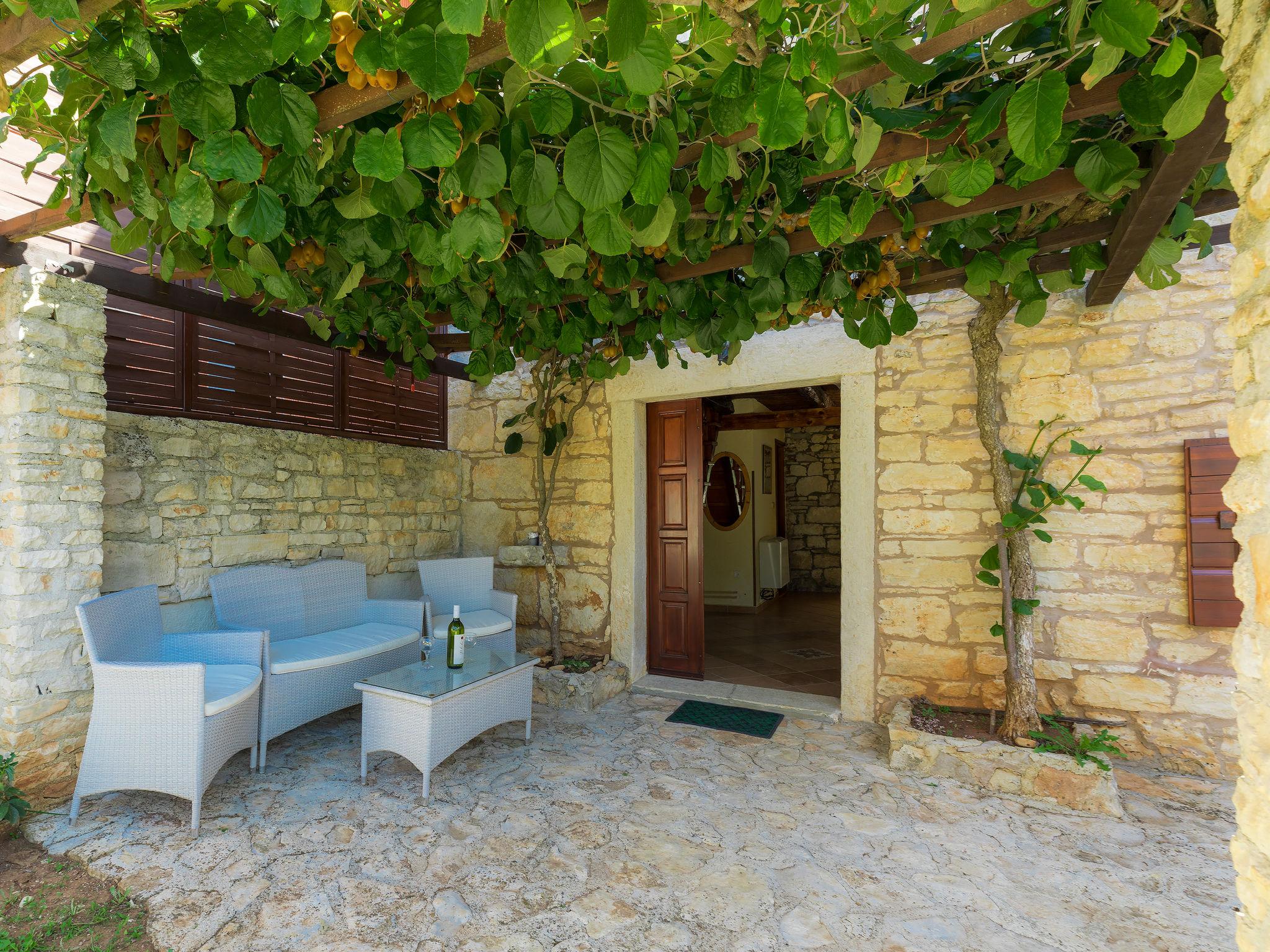 Photo 5 - Maison de 2 chambres à Žminj avec piscine privée et jardin