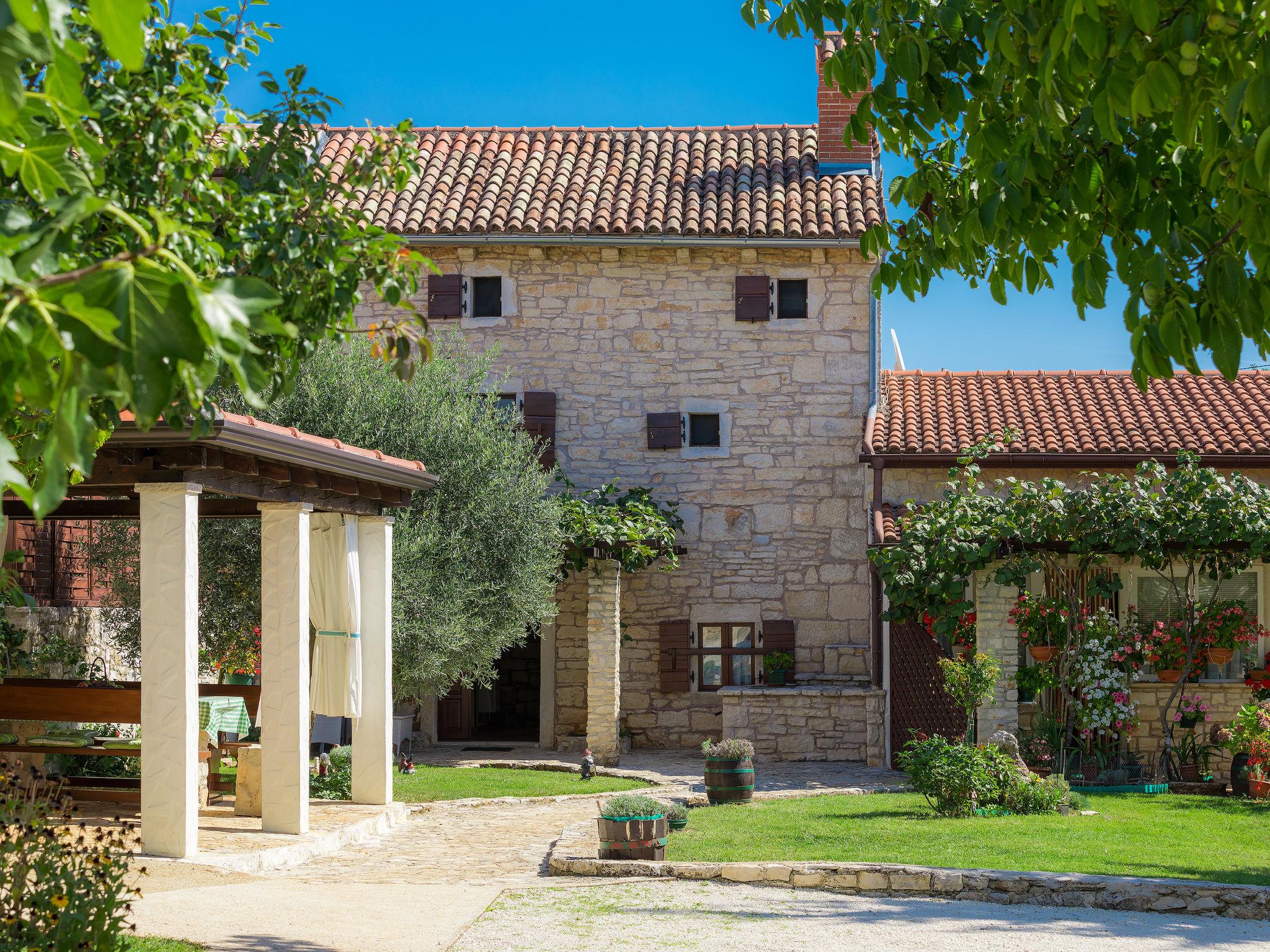 Foto 28 - Casa con 2 camere da letto a Žminj con piscina privata e vista mare