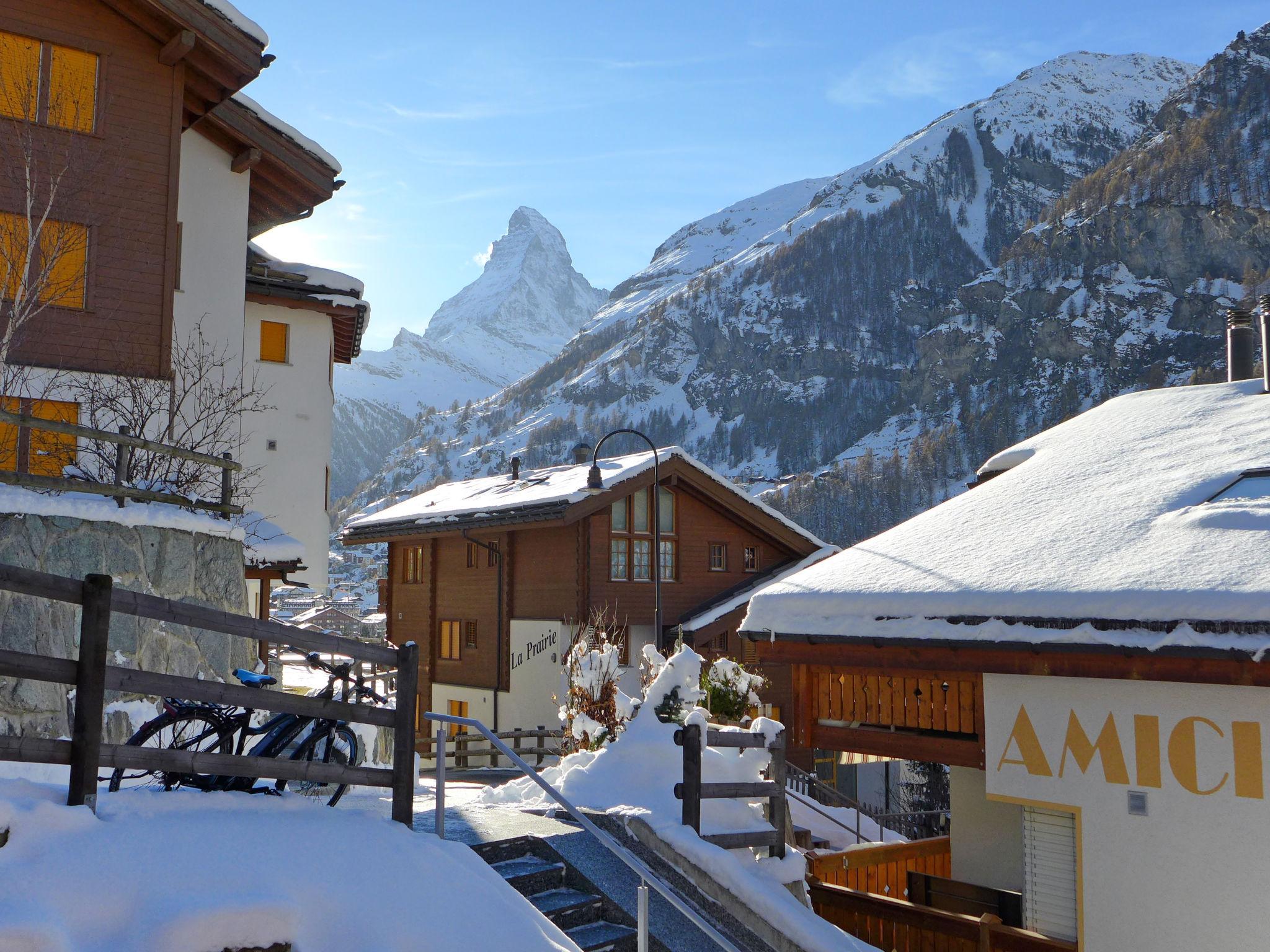 Foto 2 - Appartamento con 2 camere da letto a Zermatt con vista sulle montagne