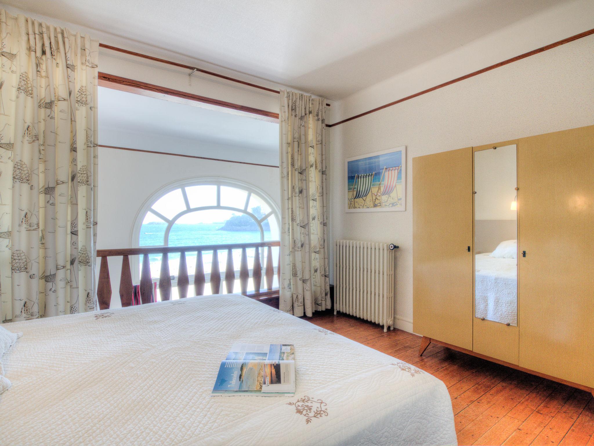 Foto 14 - Apartamento de 4 habitaciones en Dinard con vistas al mar