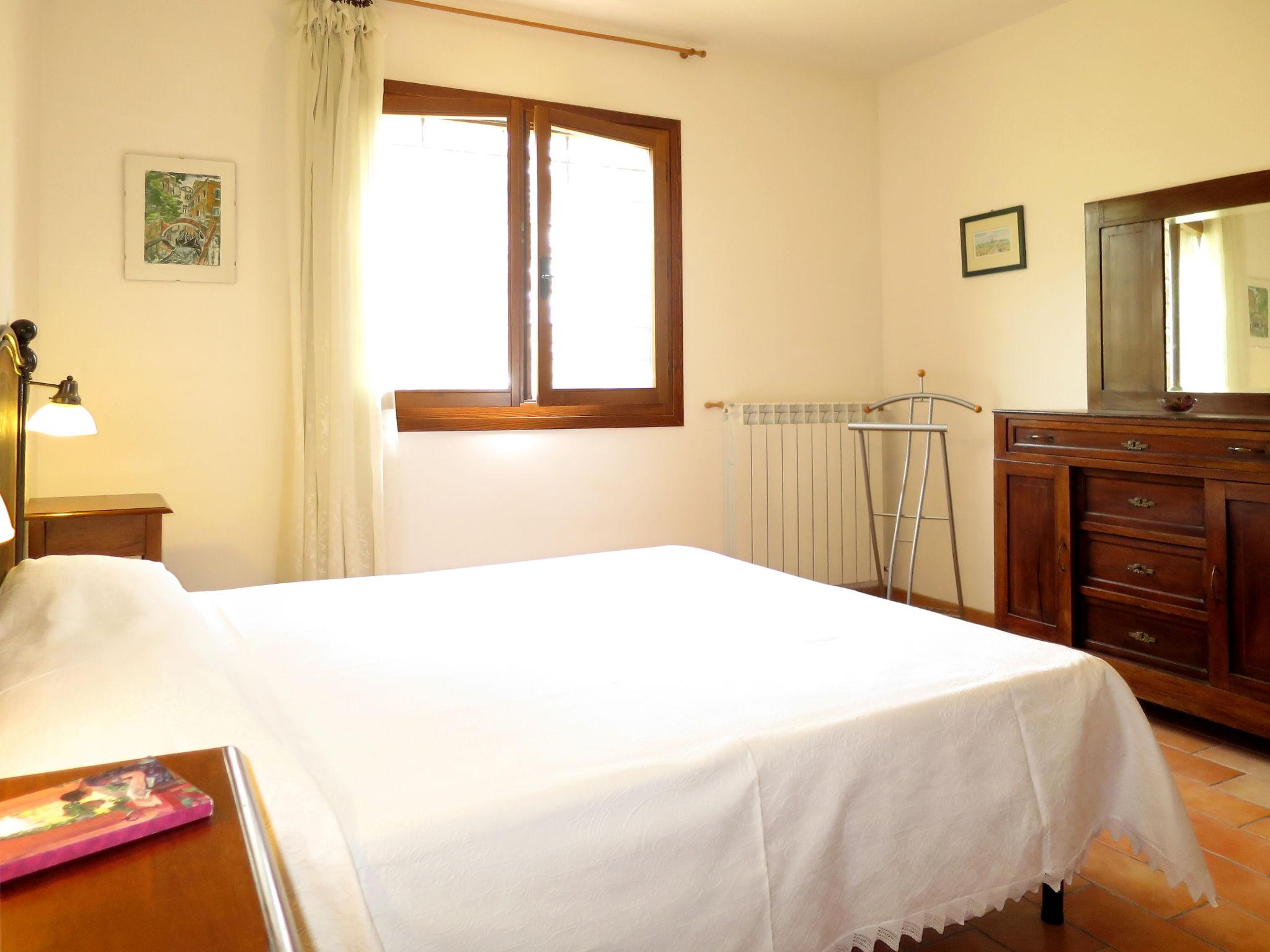 Foto 9 - Haus mit 1 Schlafzimmer in Roccastrada mit schwimmbad und garten
