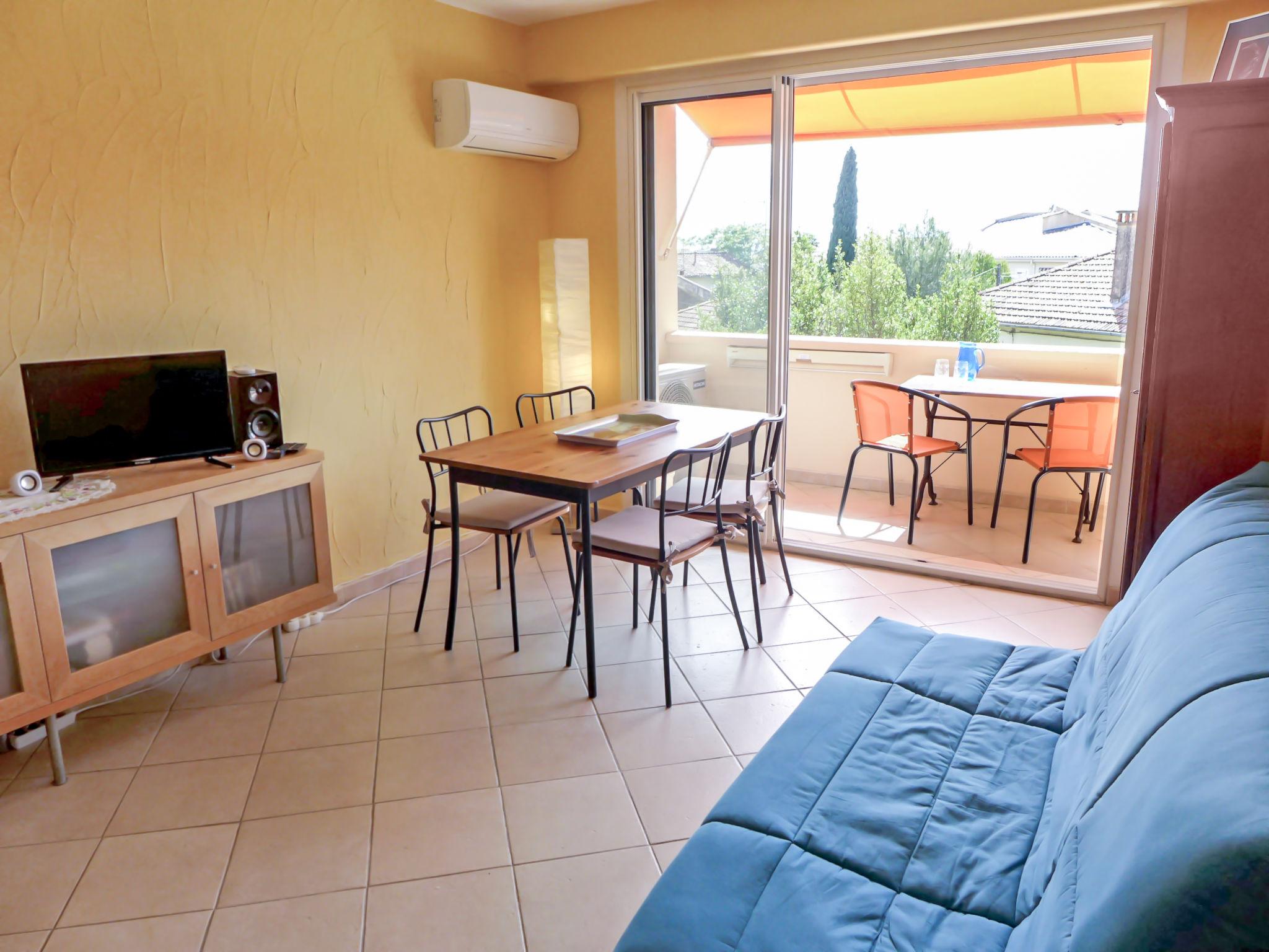 Photo 4 - 1 bedroom Apartment in Saint-Cyr-sur-Mer with terrace and sea view