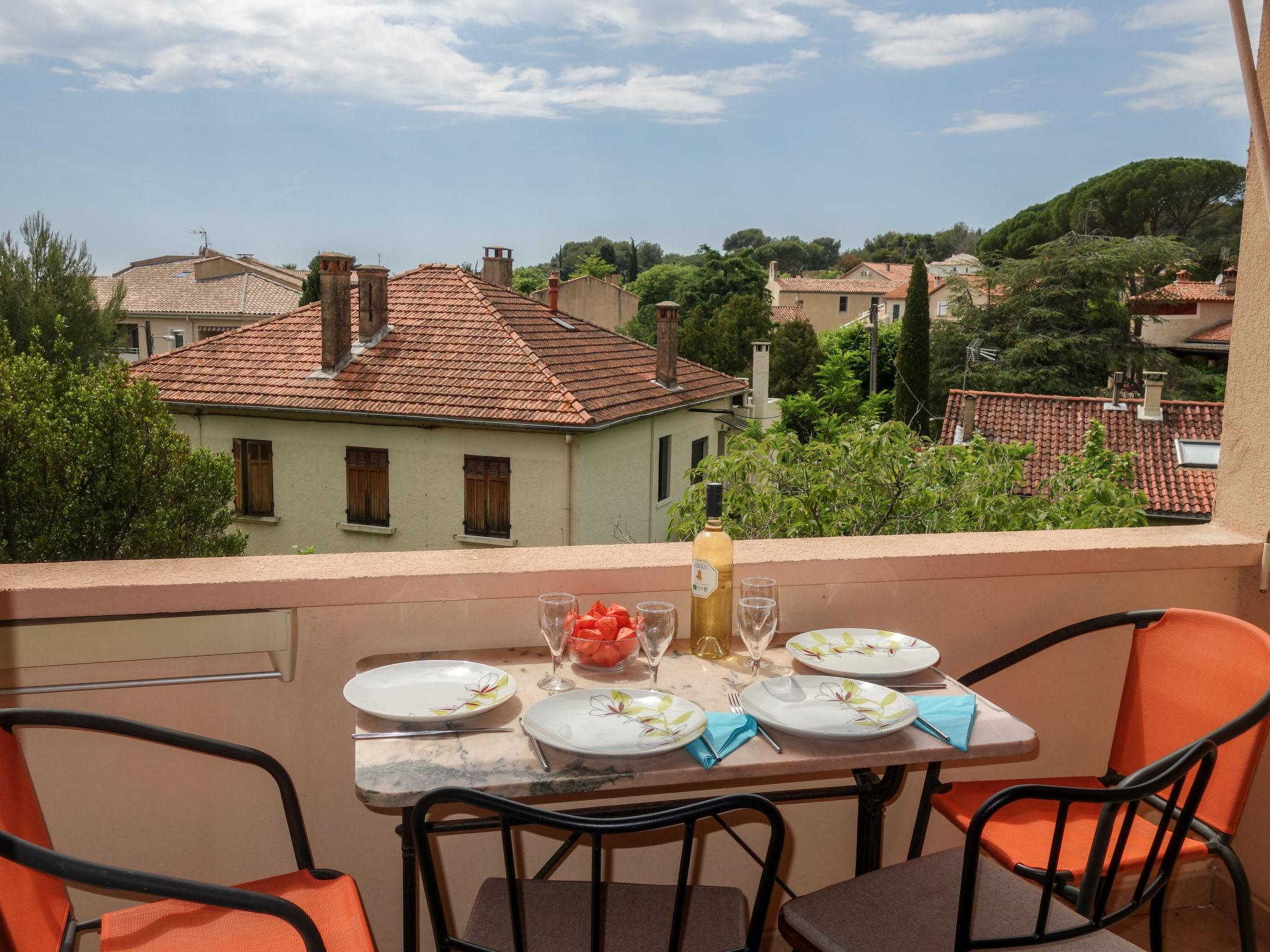 Foto 12 - Appartamento con 1 camera da letto a Saint-Cyr-sur-Mer con terrazza e vista mare