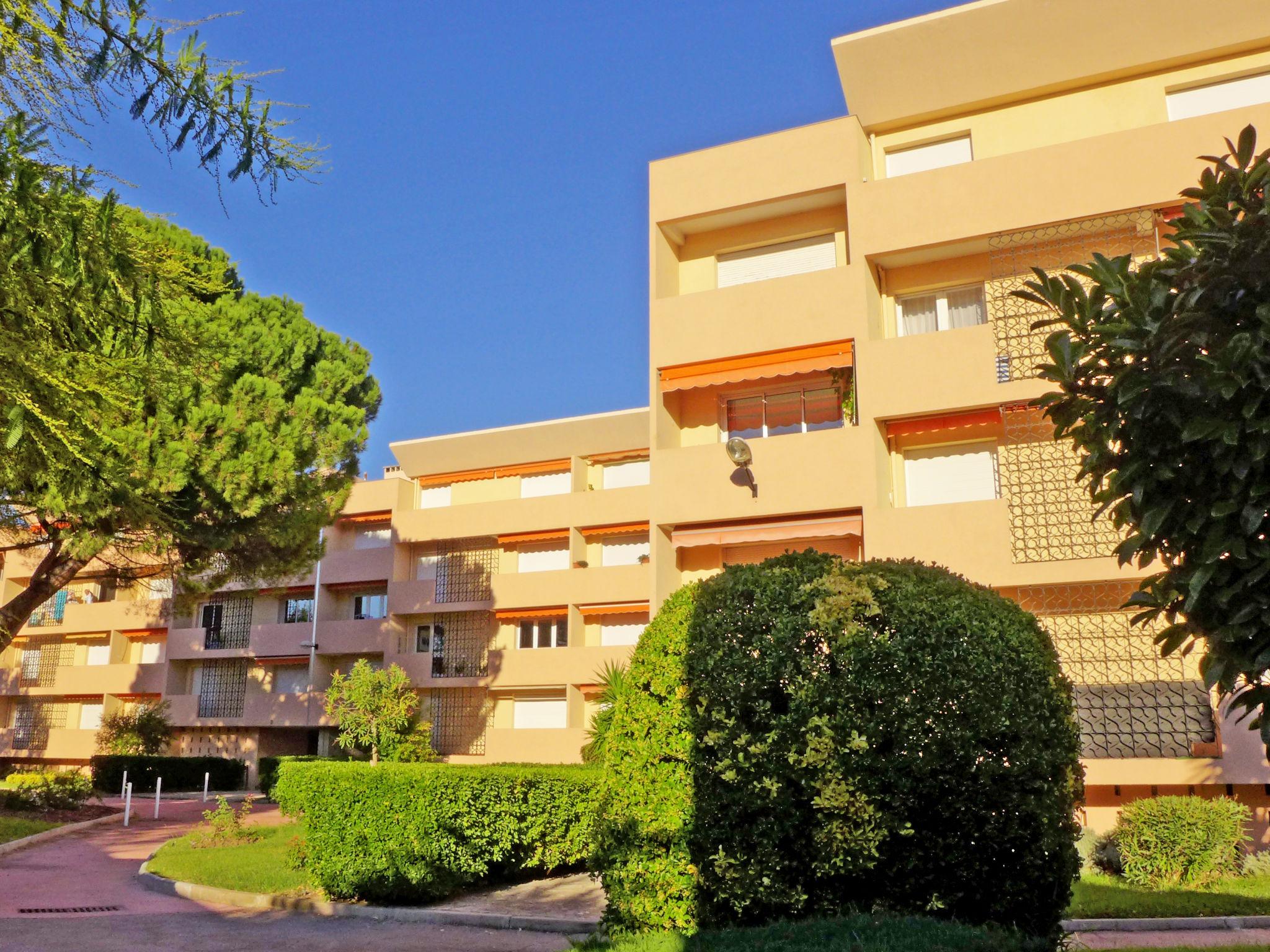 Foto 13 - Appartamento con 1 camera da letto a Saint-Cyr-sur-Mer con terrazza e vista mare