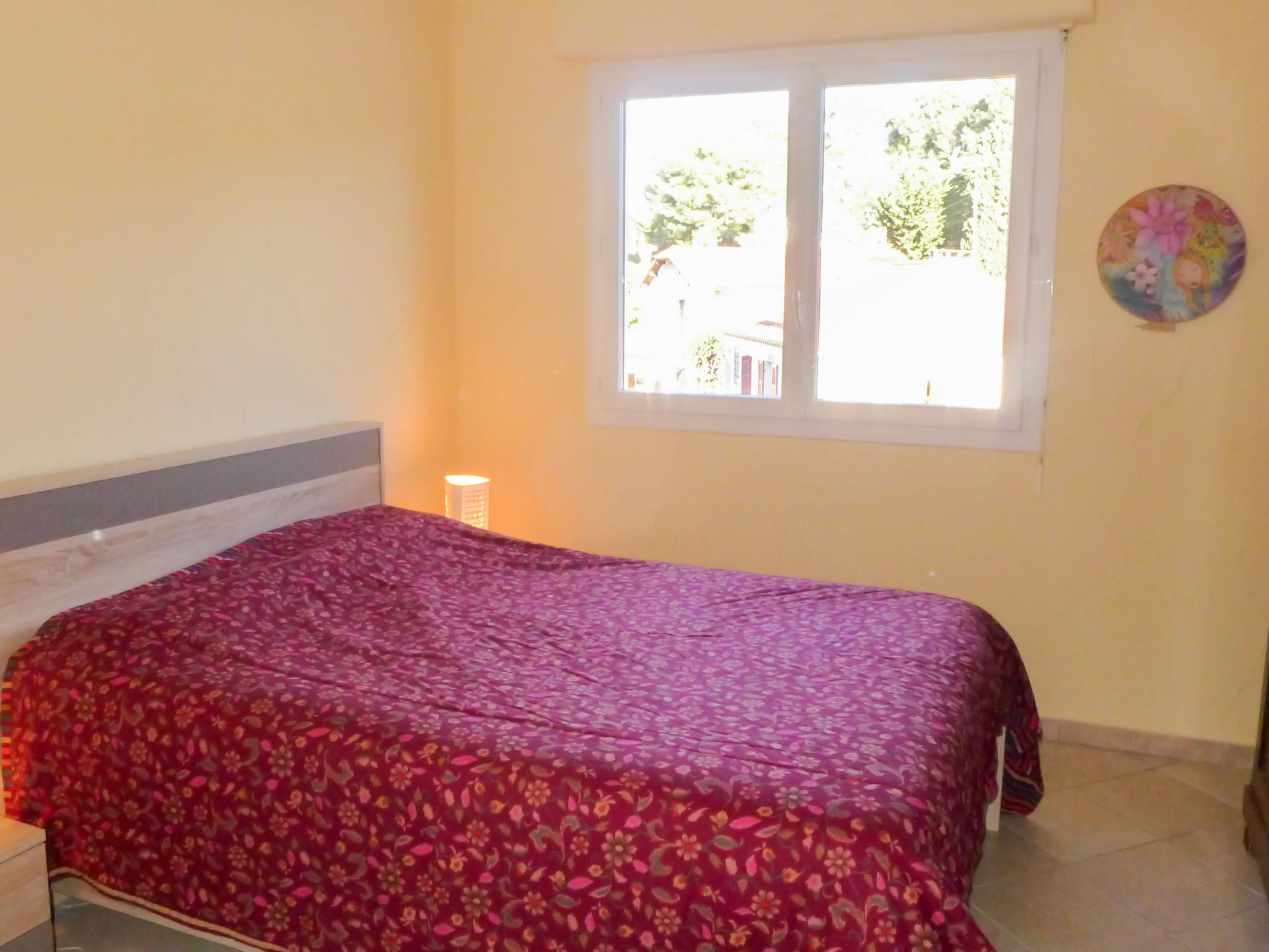 Foto 8 - Appartamento con 1 camera da letto a Saint-Cyr-sur-Mer con terrazza e vista mare