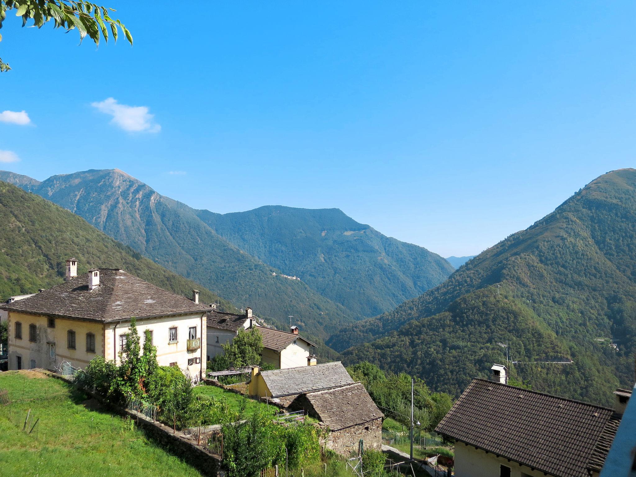 Photo 24 - Appartement de 2 chambres à Cannobio avec jardin et vues sur la montagne