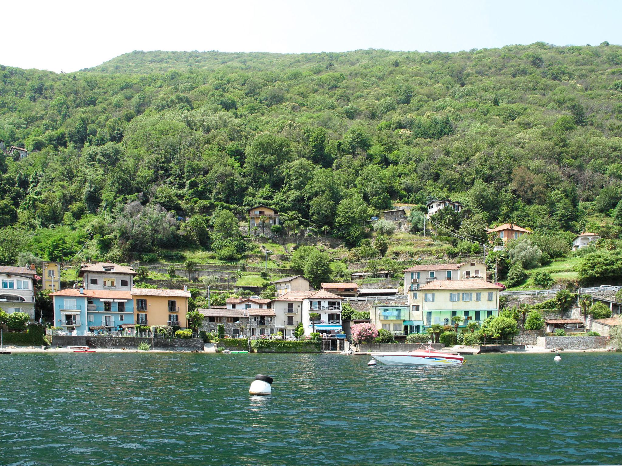 Foto 17 - Appartamento con 2 camere da letto a Cannobio con giardino e terrazza