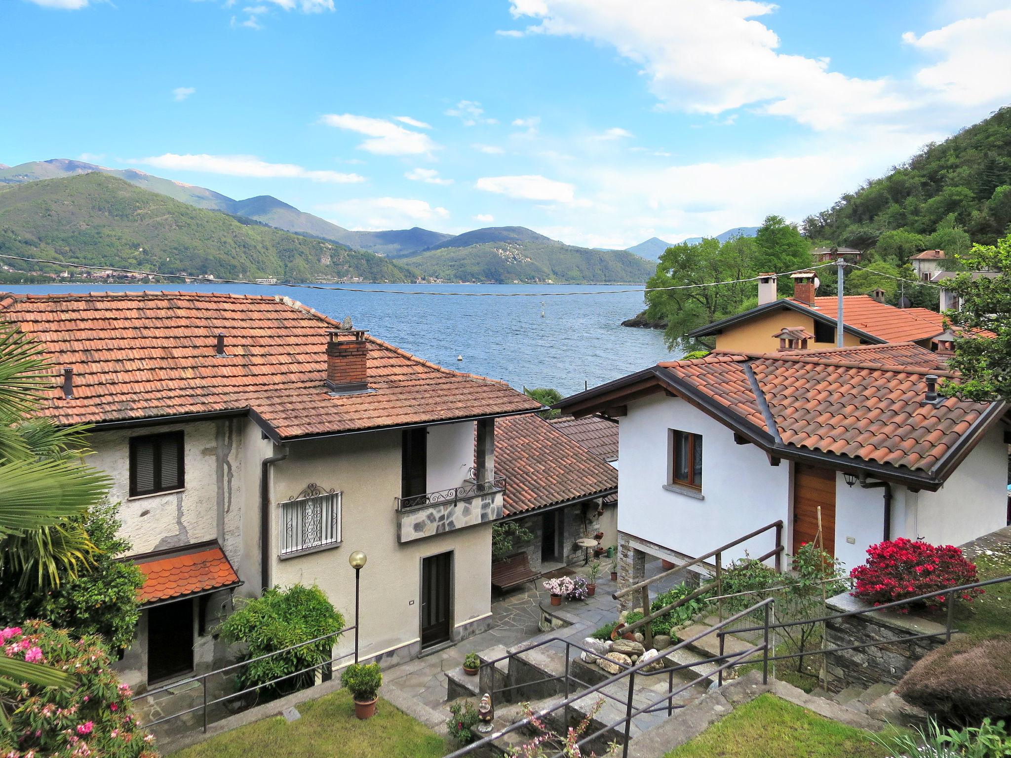 Foto 18 - Appartamento con 2 camere da letto a Cannobio con giardino e vista sulle montagne