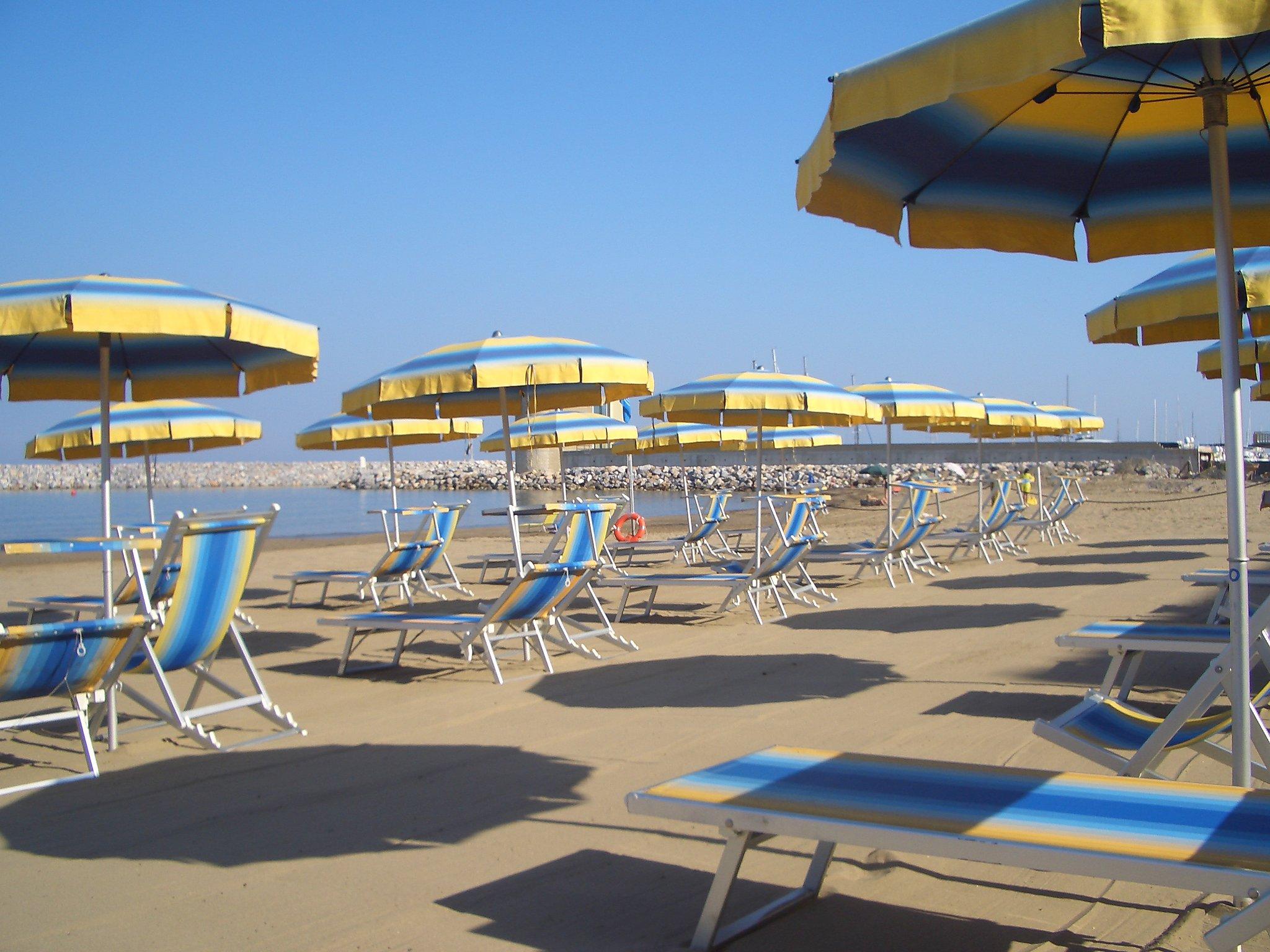 Foto 17 - Apartamento en San Vincenzo con piscina y vistas al mar