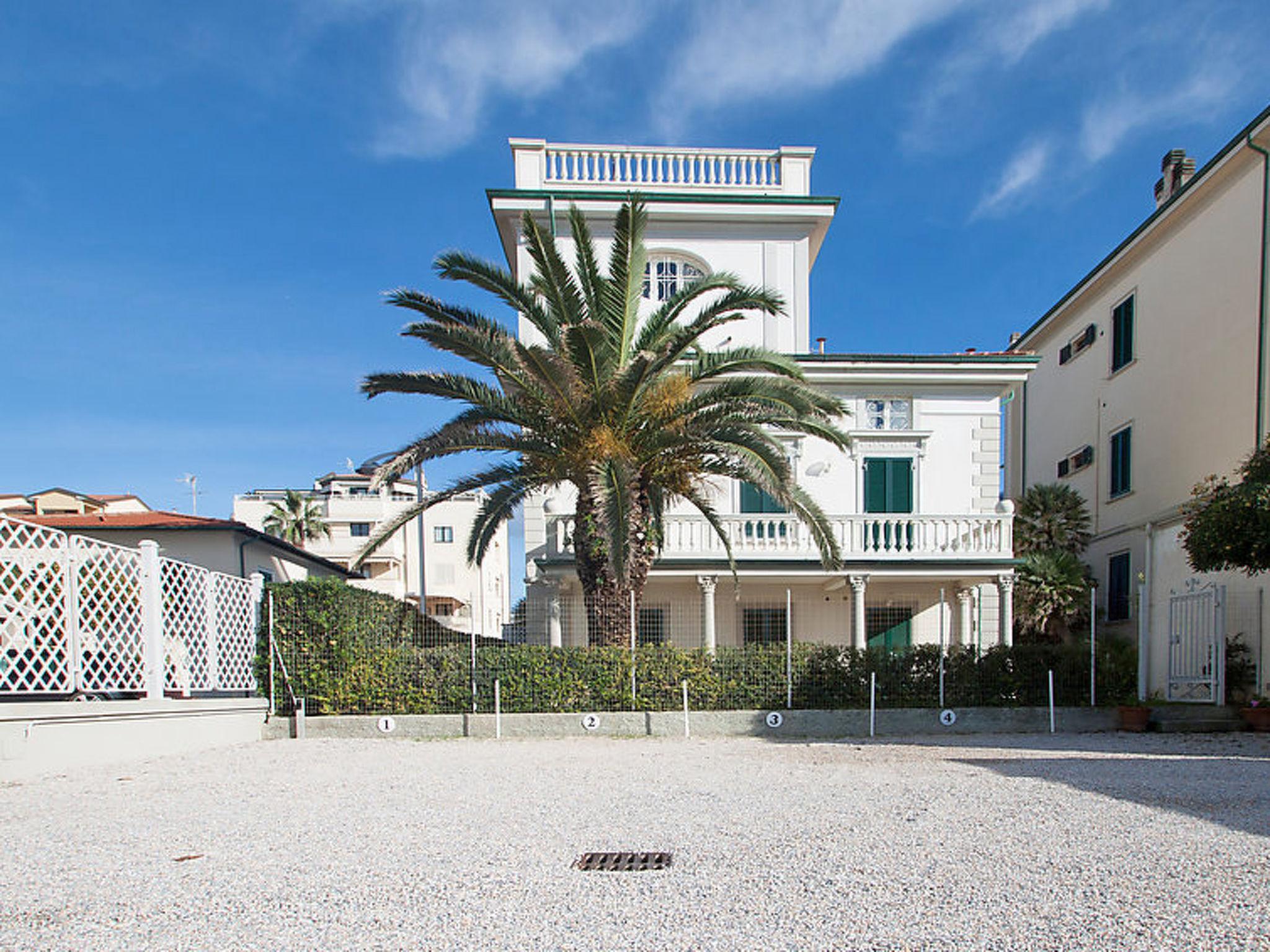 Foto 11 - Apartamento de 2 quartos em San Vincenzo com piscina e vistas do mar