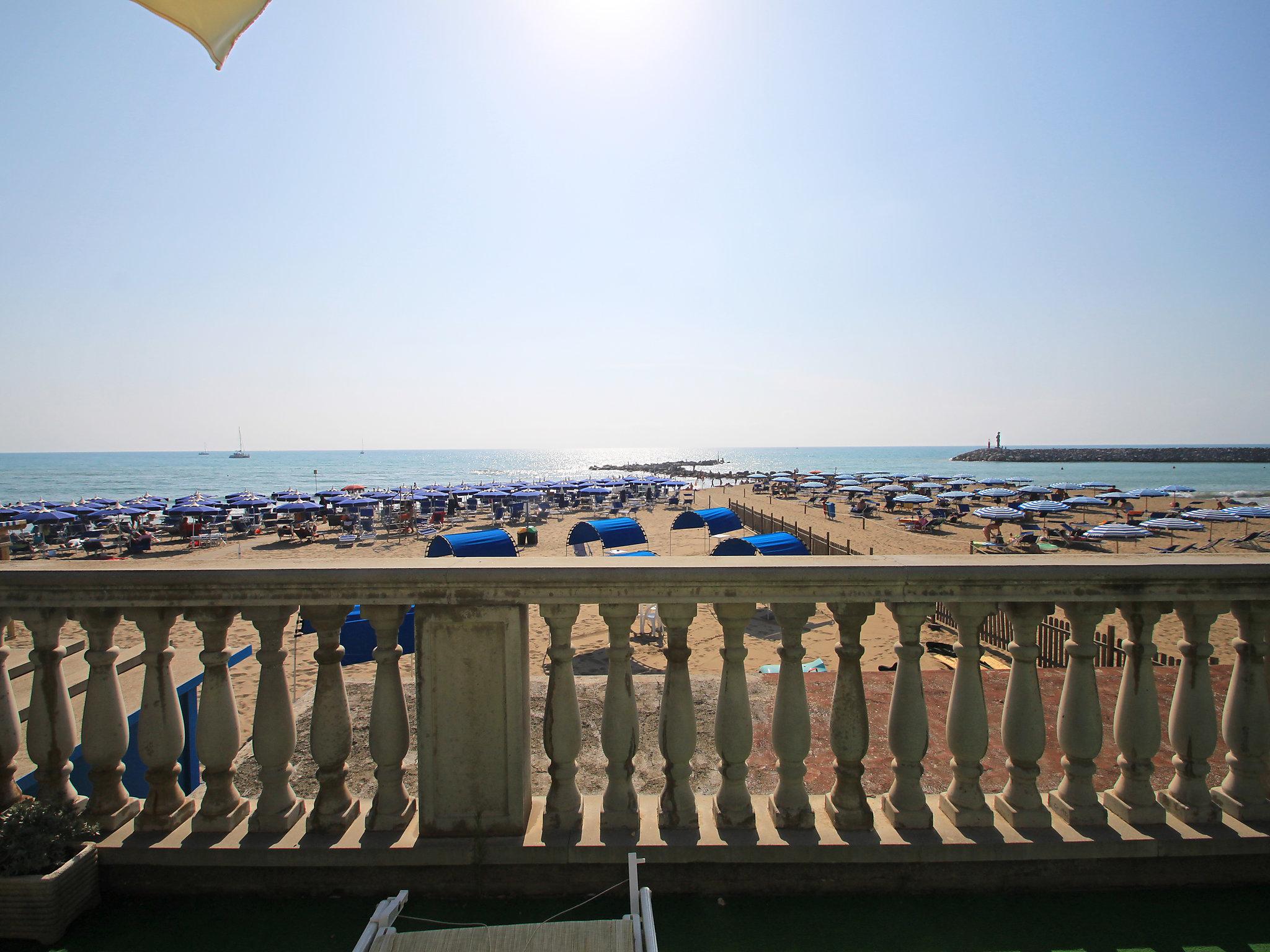 Foto 17 - Appartamento con 2 camere da letto a San Vincenzo con piscina e giardino