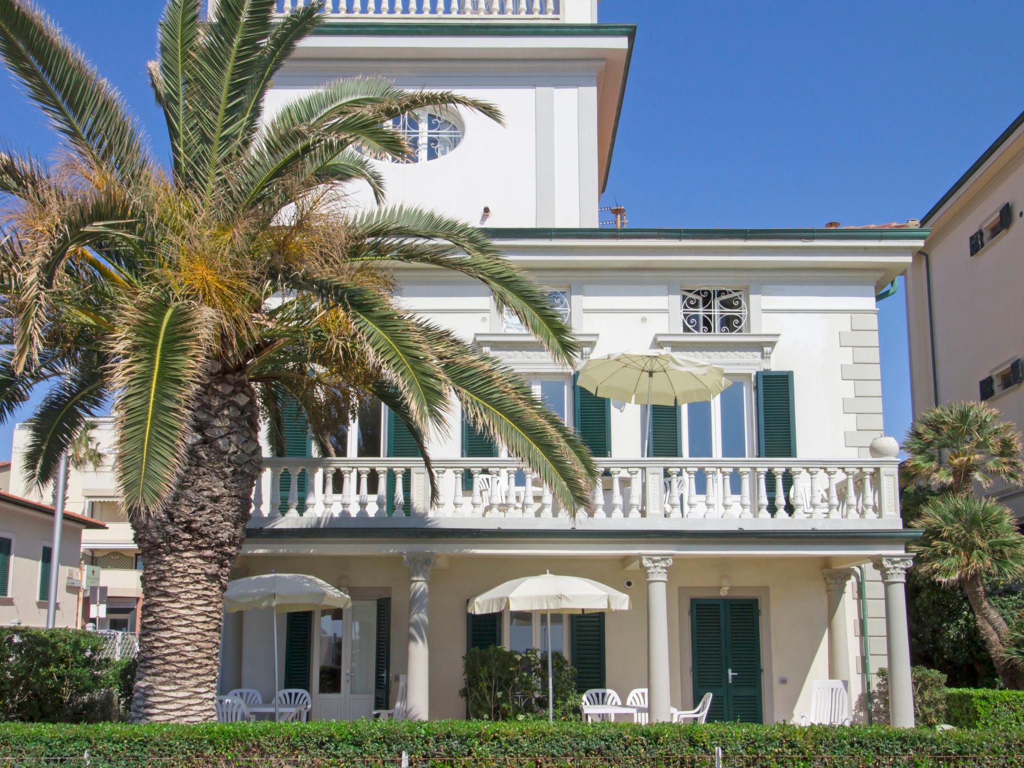 Foto 3 - Apartamento de 2 habitaciones en San Vincenzo con piscina y vistas al mar