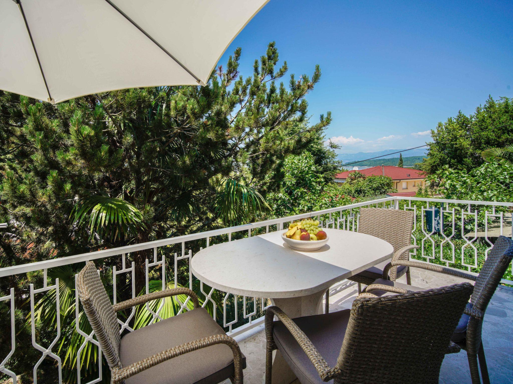 Photo 7 - Maison de 2 chambres à Omišalj avec jardin et terrasse