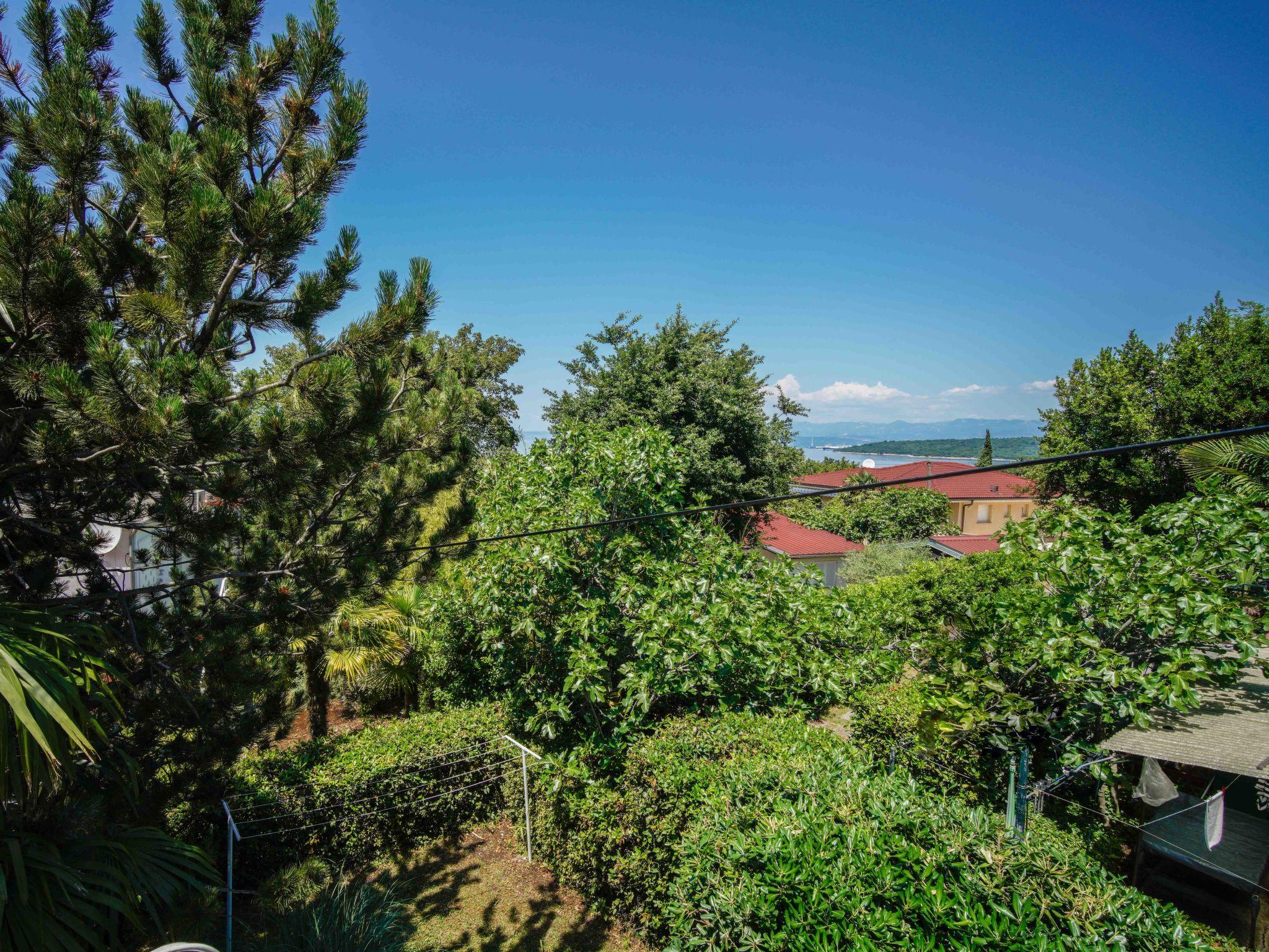 Photo 13 - Maison de 2 chambres à Omišalj avec jardin et terrasse