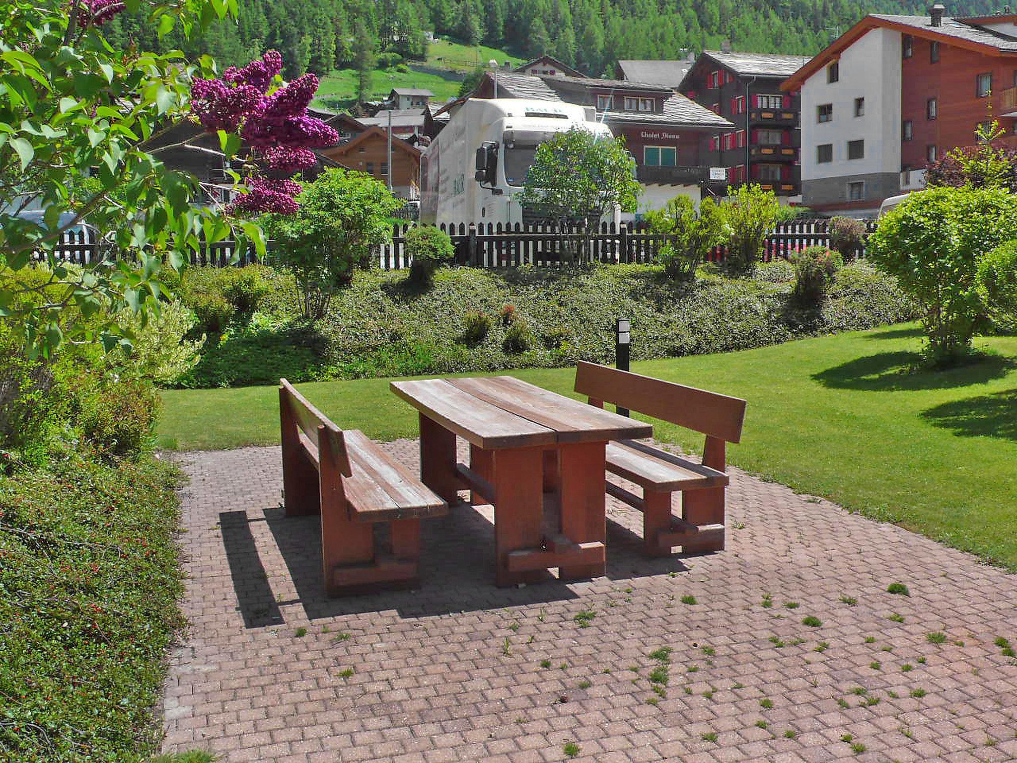 Foto 5 - Apartamento de 3 quartos em Grächen com jardim e vista para a montanha