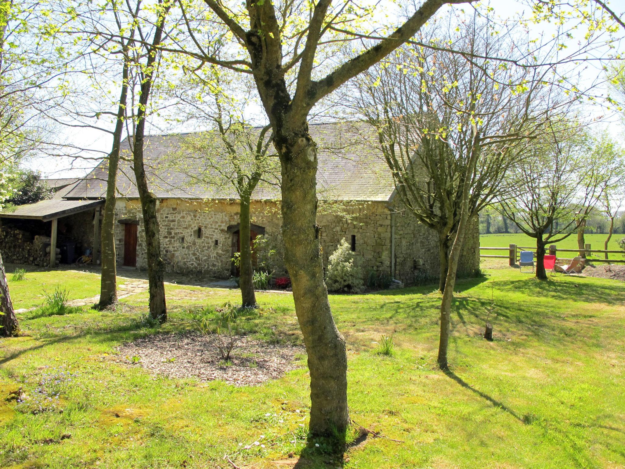 Foto 6 - Haus mit 1 Schlafzimmer in Saint-Sauveur-le-Vicomte mit garten und terrasse