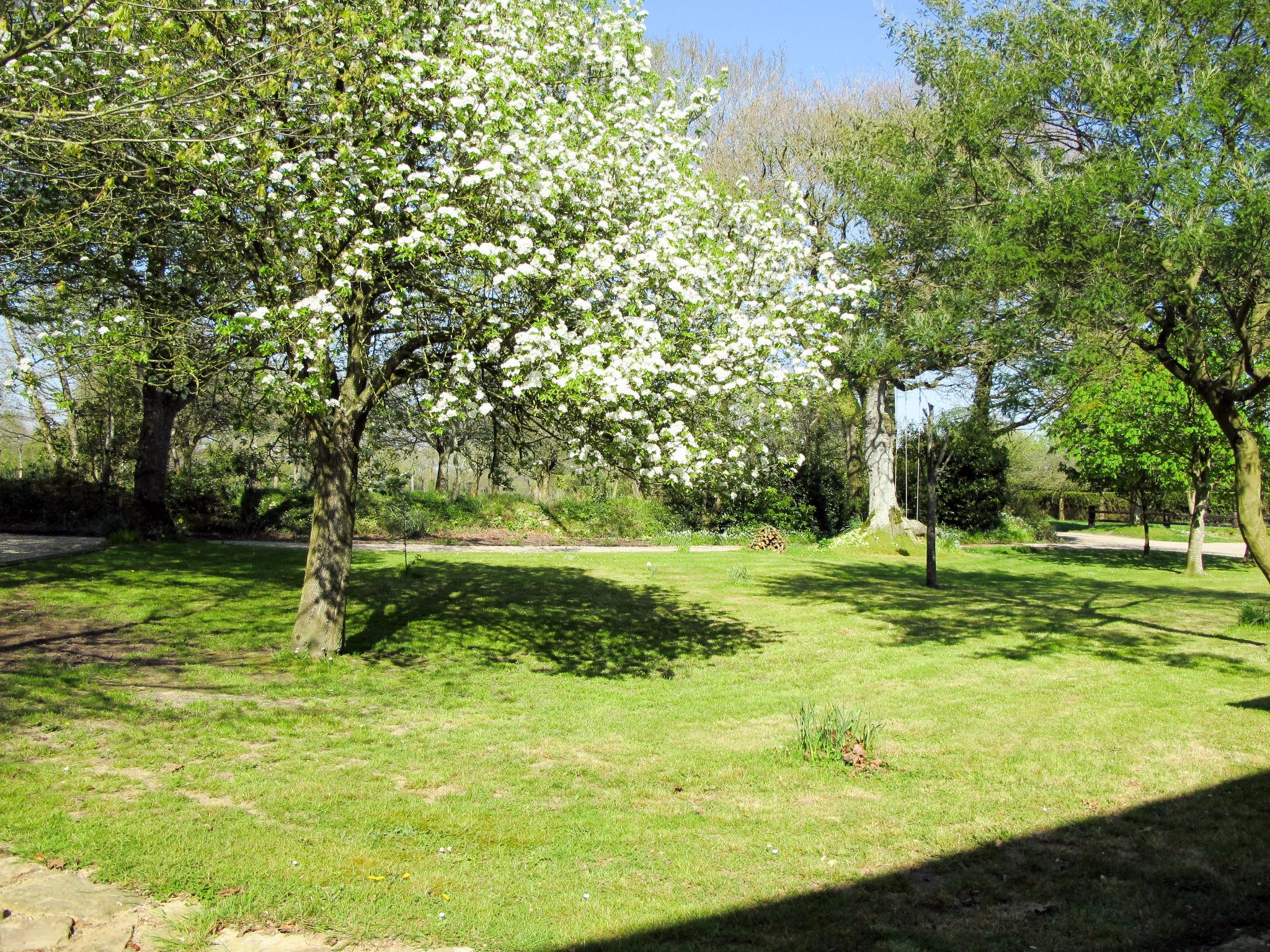 Foto 8 - Casa de 1 habitación en Saint-Sauveur-le-Vicomte con jardín y terraza