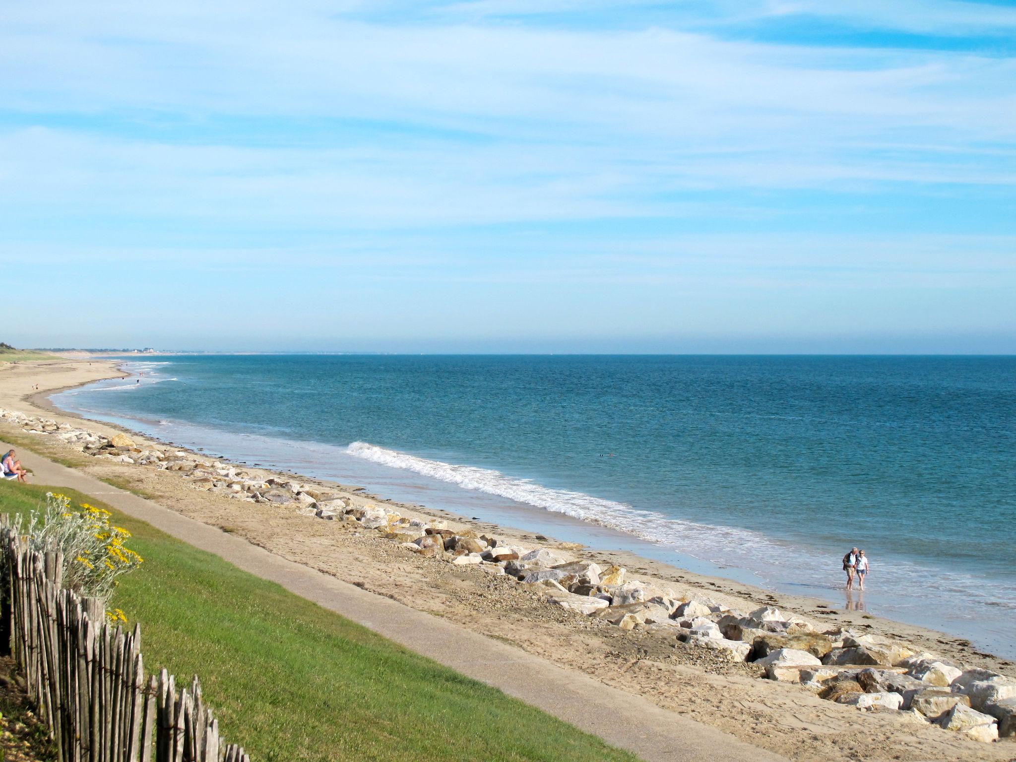 Photo 21 - 2 bedroom House in Barneville-Carteret with garden and sea view