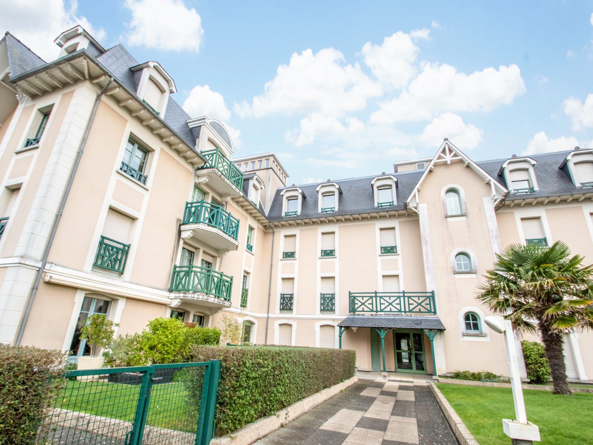 Photo 19 - 2 bedroom Apartment in Dinard with garden and sea view