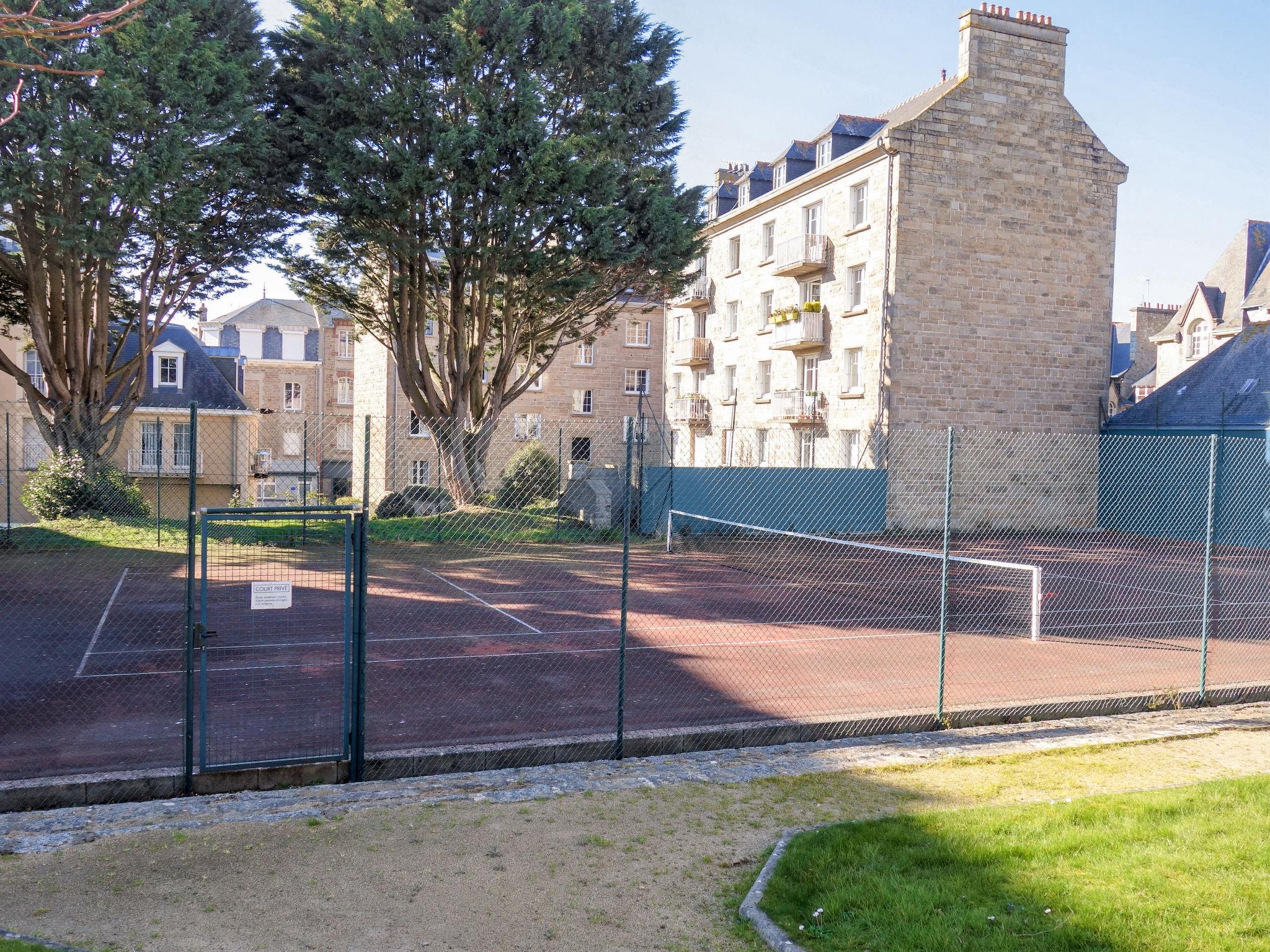 Photo 17 - Appartement de 2 chambres à Dinard avec jardin et terrasse