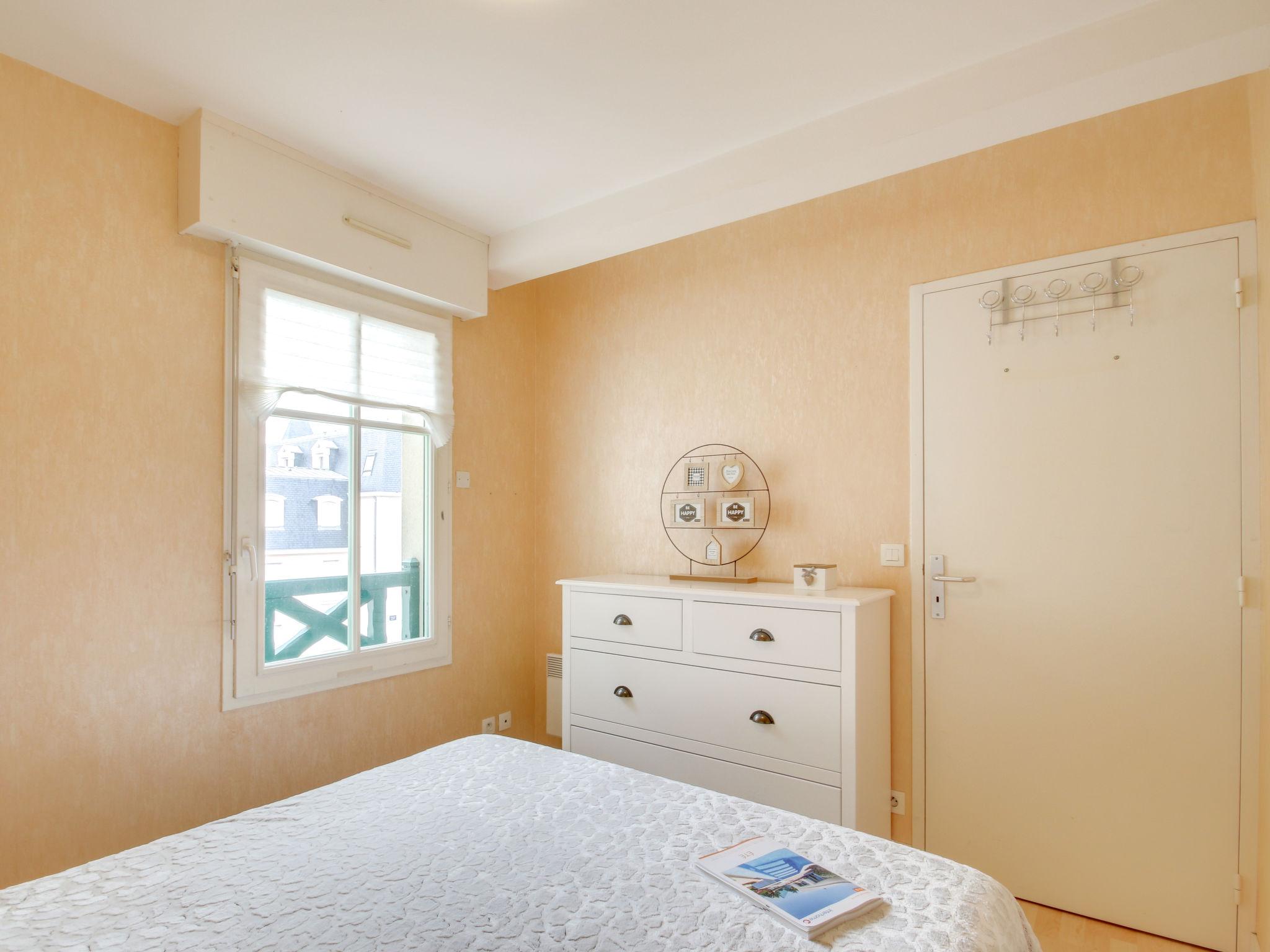 Foto 10 - Appartamento con 1 camera da letto a Dinard con vista mare