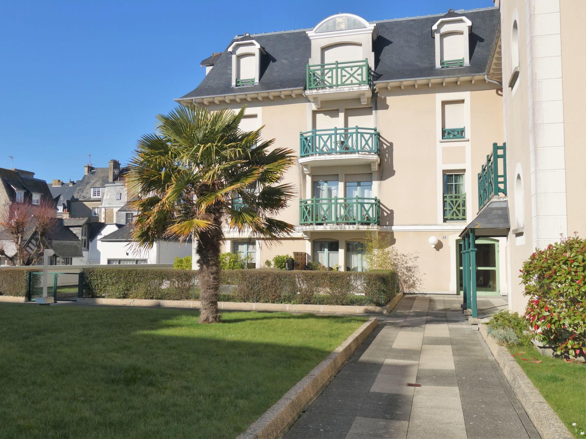 Photo 20 - Appartement de 2 chambres à Dinard avec jardin et vues à la mer