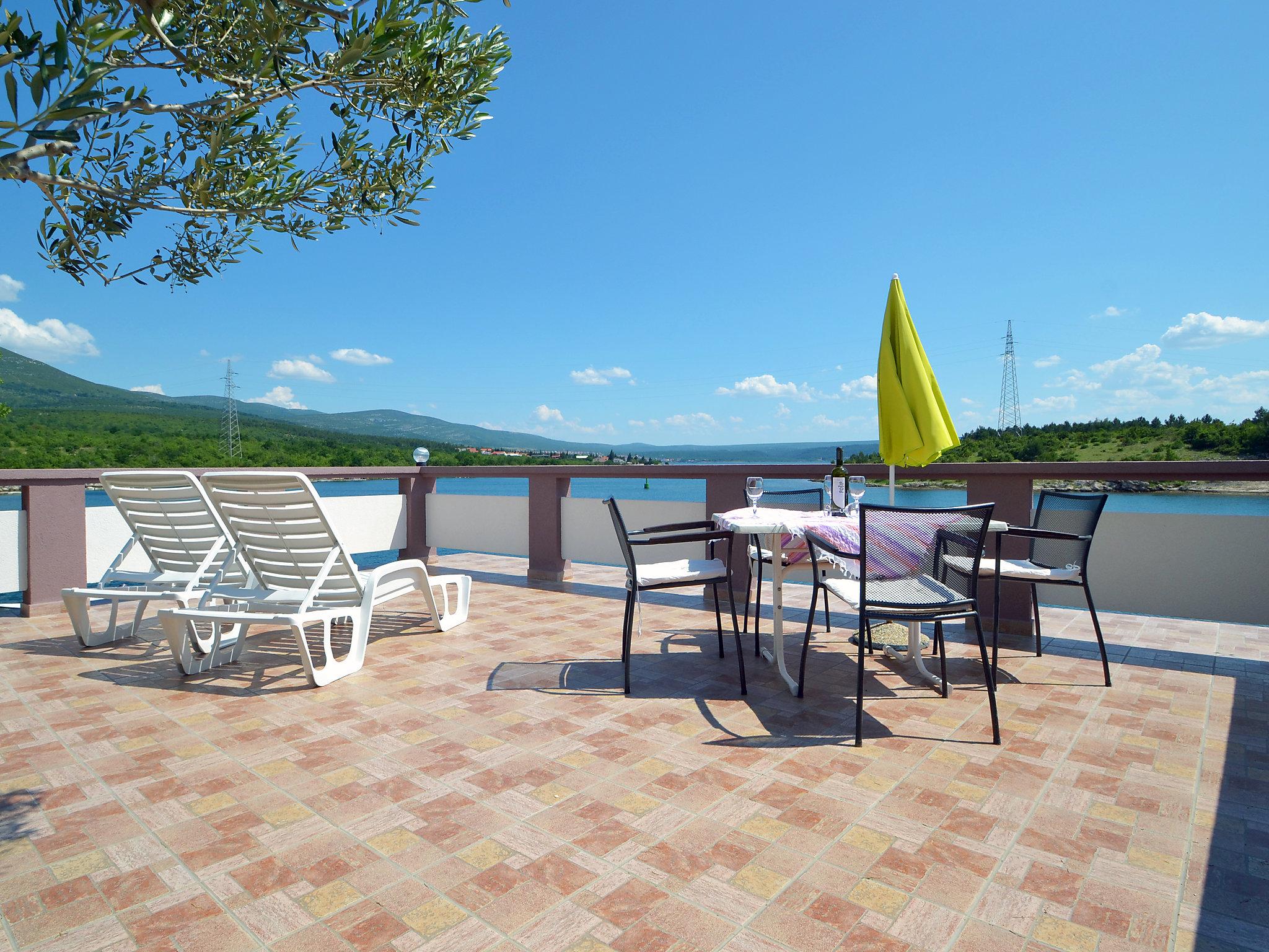Foto 13 - Apartamento de 2 quartos em Obrovac com terraço e vistas do mar