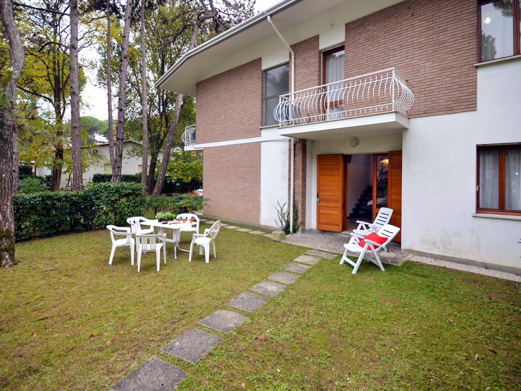 Foto 2 - Appartamento con 2 camere da letto a Lignano Sabbiadoro con giardino e terrazza