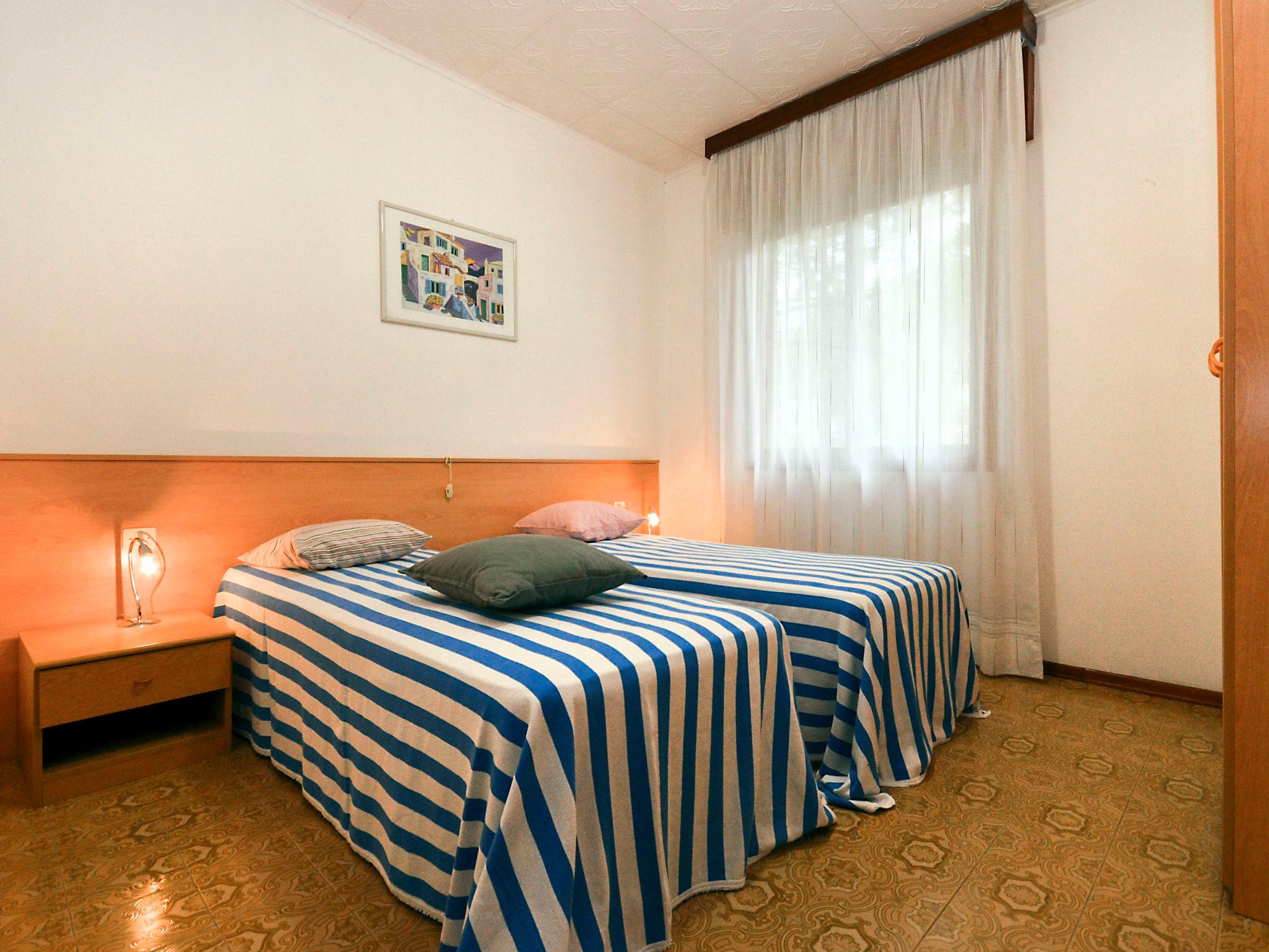 Photo 9 - 2 bedroom Apartment in Lignano Sabbiadoro with garden and terrace