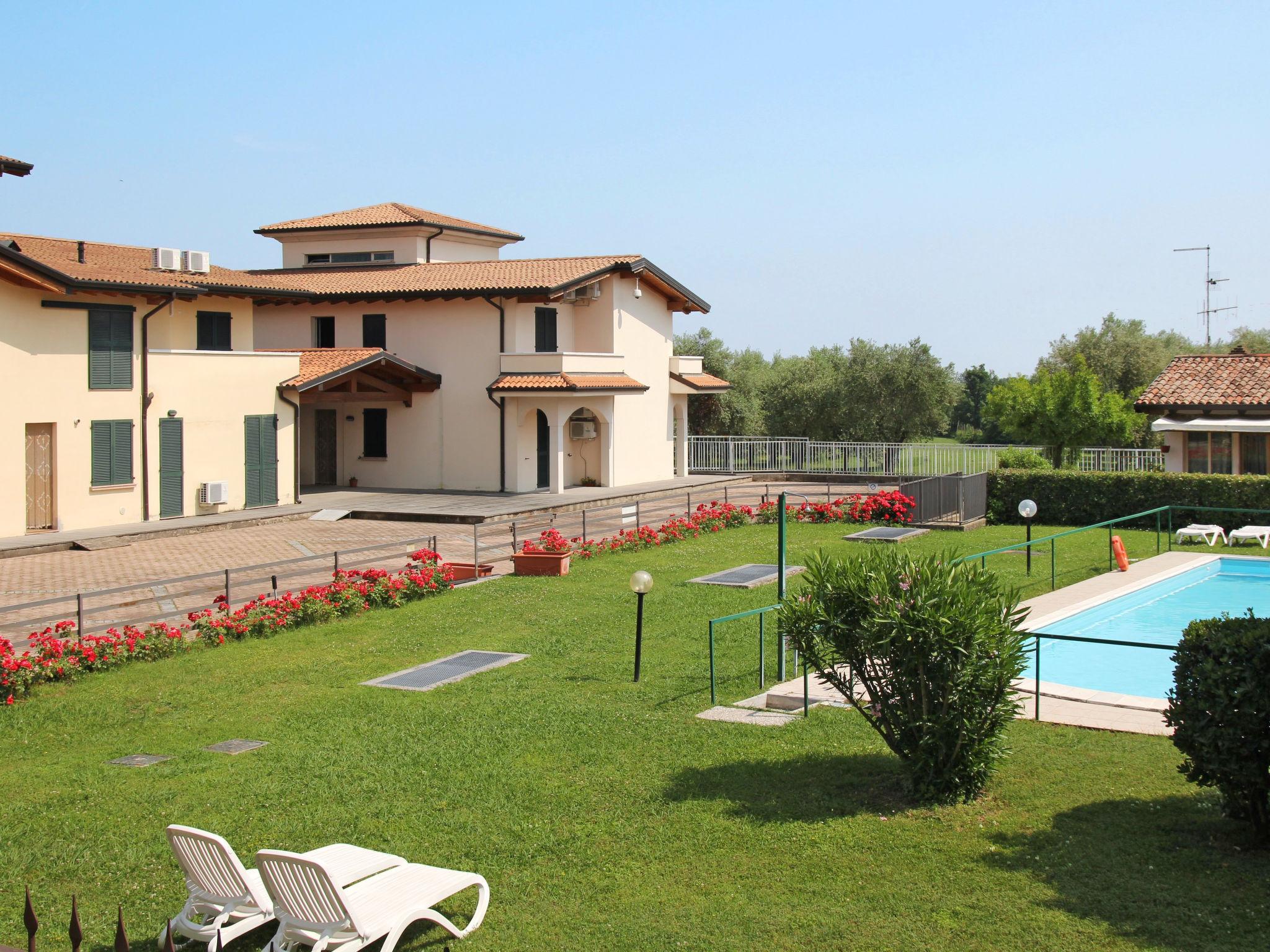 Photo 1 - Appartement de 1 chambre à Salò avec piscine et vues sur la montagne