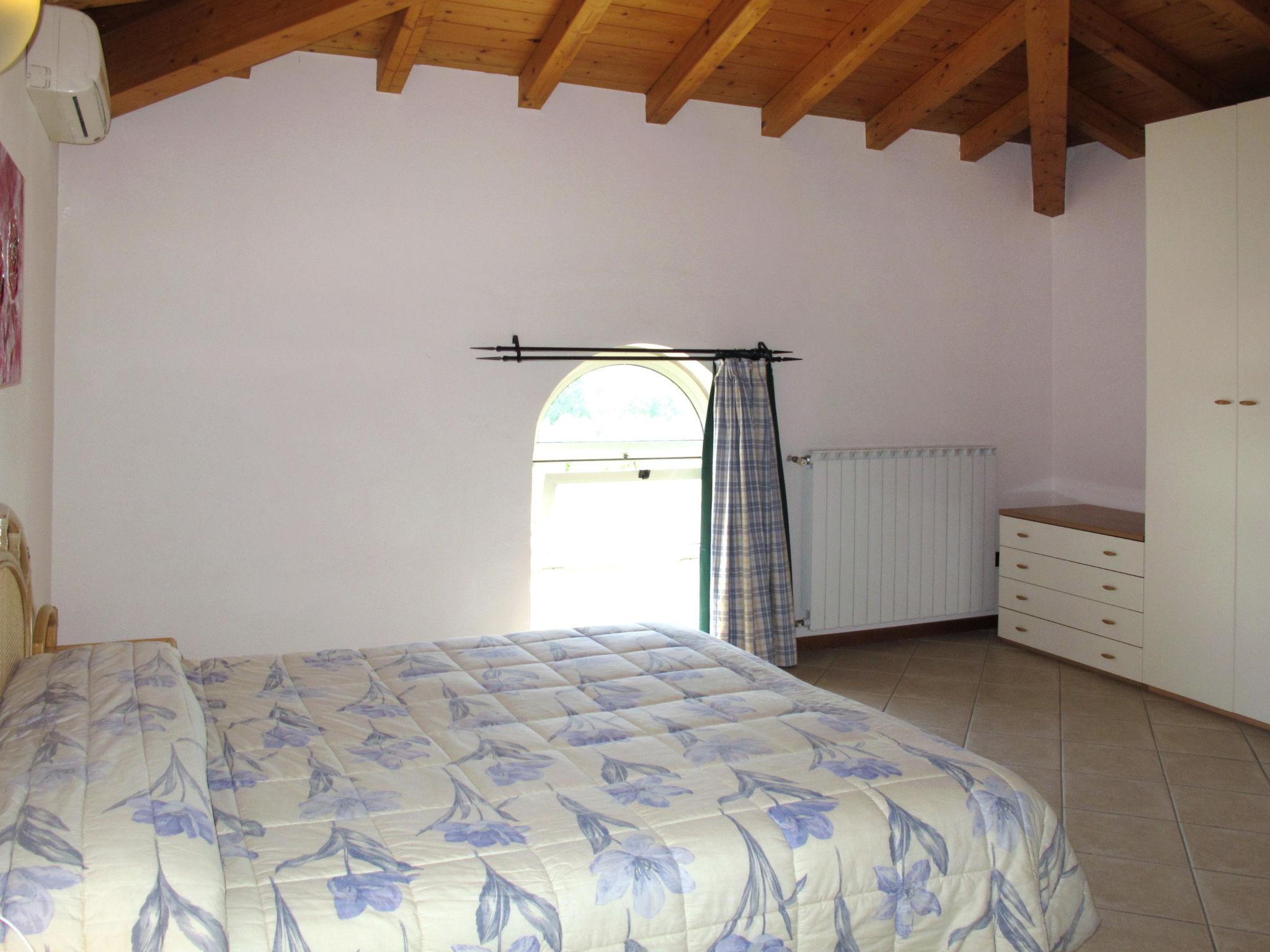 Photo 8 - 1 bedroom Apartment in Salò with swimming pool and garden