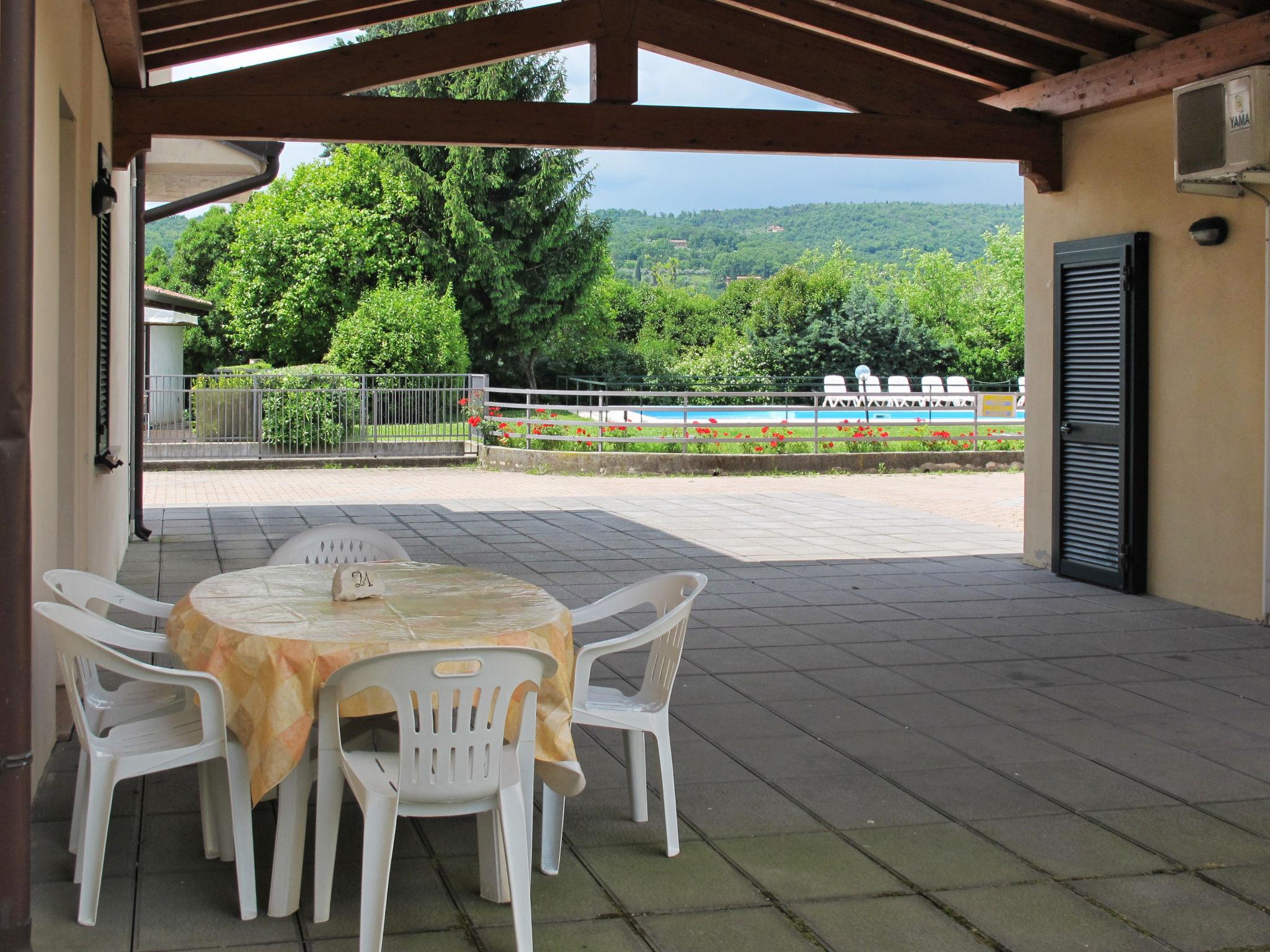 Photo 4 - Appartement de 1 chambre à Salò avec piscine et vues sur la montagne