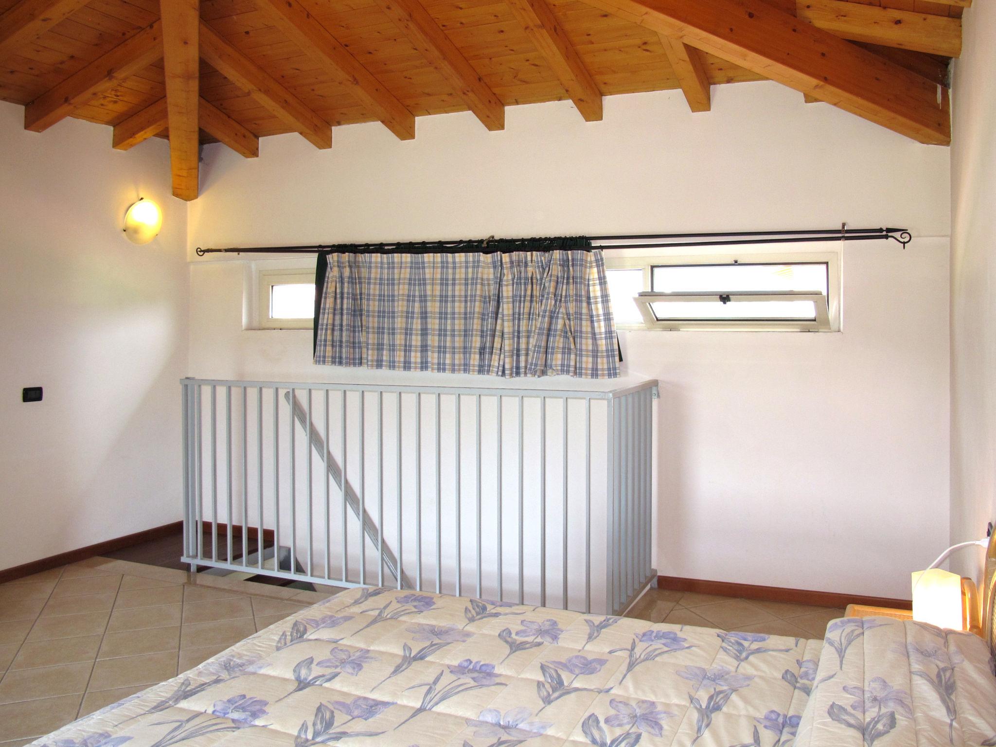 Photo 9 - 1 bedroom Apartment in Salò with swimming pool and mountain view