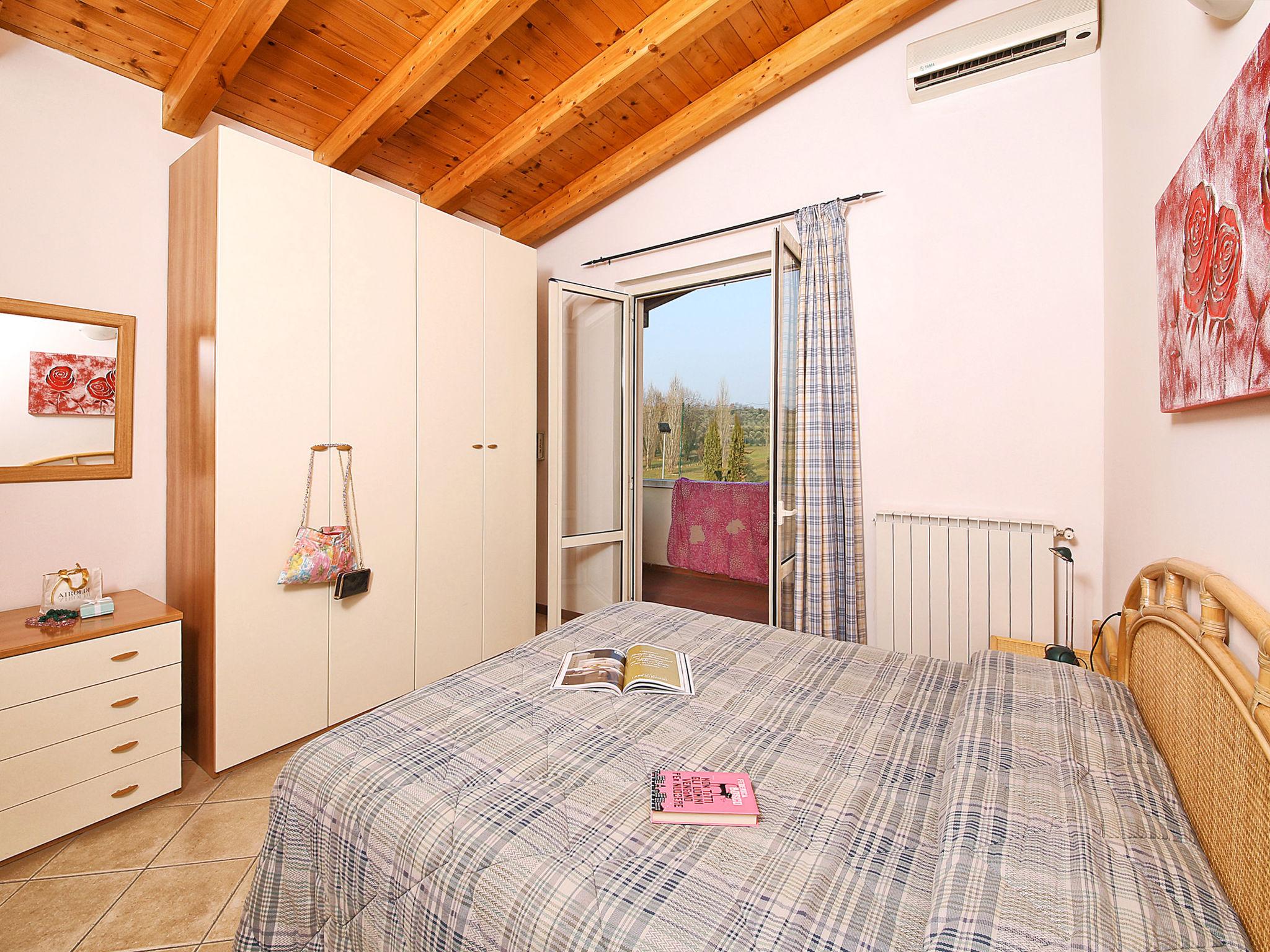 Foto 6 - Appartamento con 1 camera da letto a Salò con piscina e vista sulle montagne