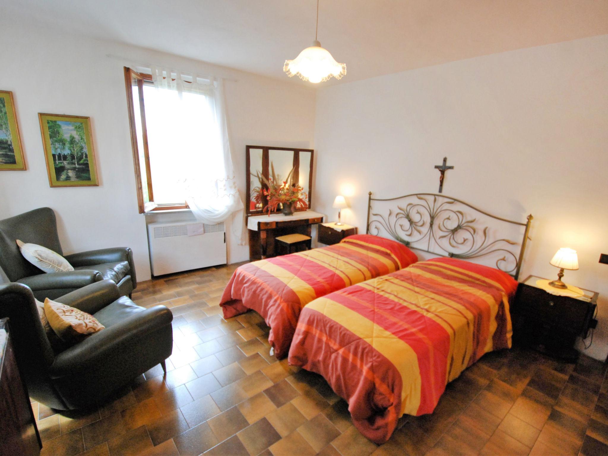 Photo 19 - 4 bedroom House in Pesaro with garden