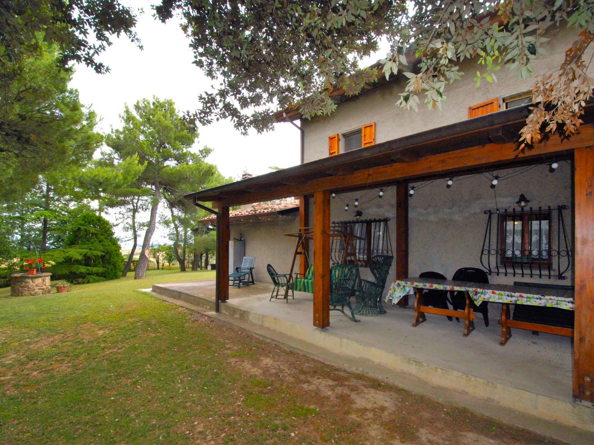 Photo 22 - Maison de 4 chambres à Pesaro avec jardin et vues à la mer