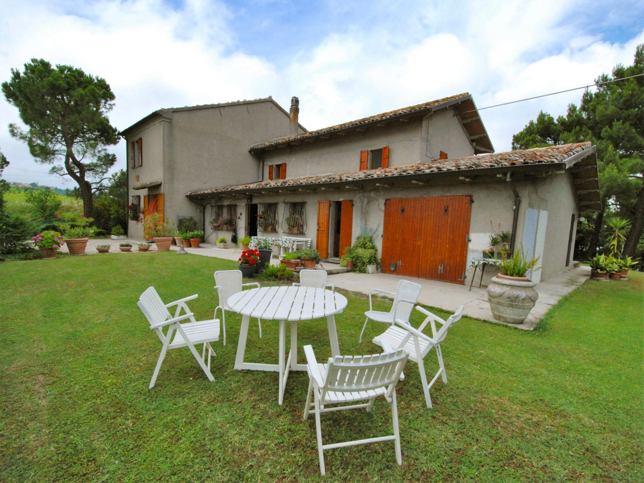 Photo 34 - Maison de 4 chambres à Pesaro avec jardin et vues à la mer