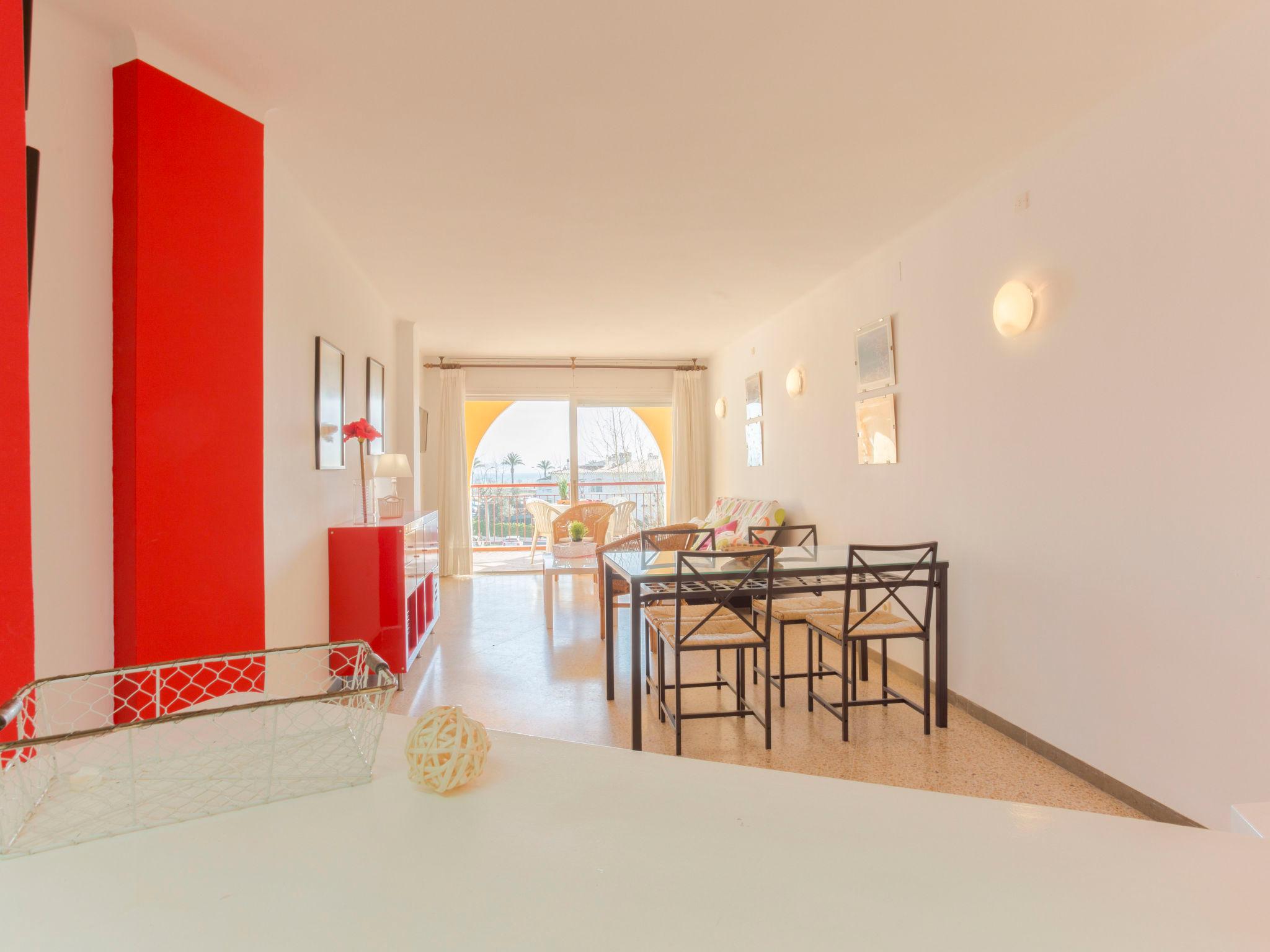 Foto 10 - Apartment mit 1 Schlafzimmer in Castelló d'Empúries mit garten und blick aufs meer