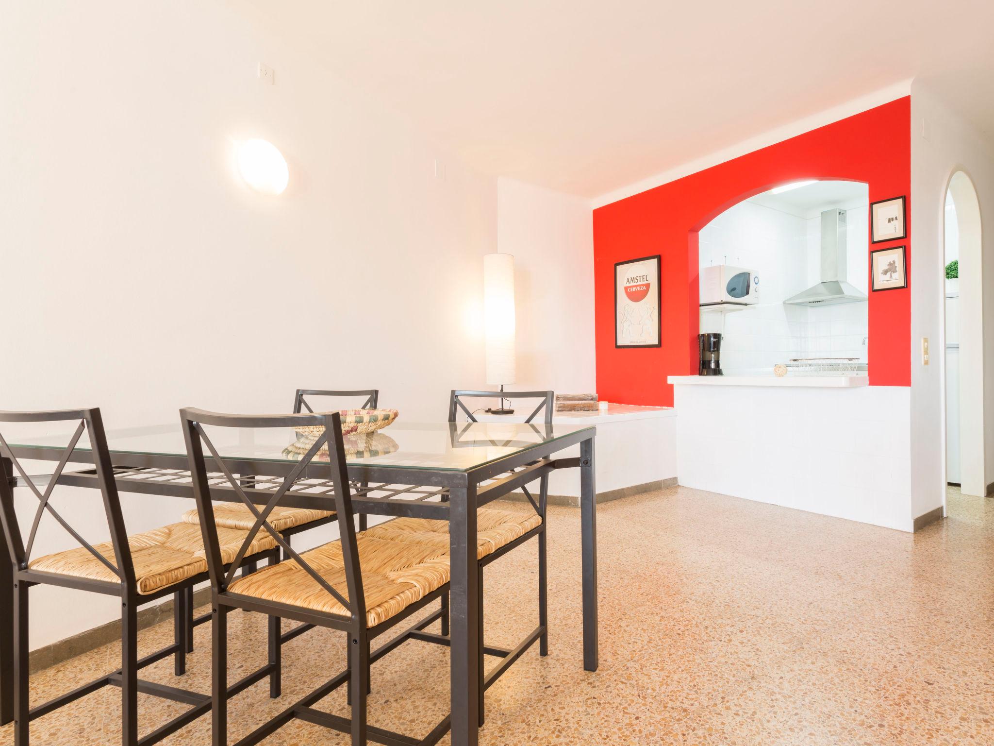 Foto 9 - Apartamento de 1 quarto em Castelló d'Empúries com jardim e vistas do mar