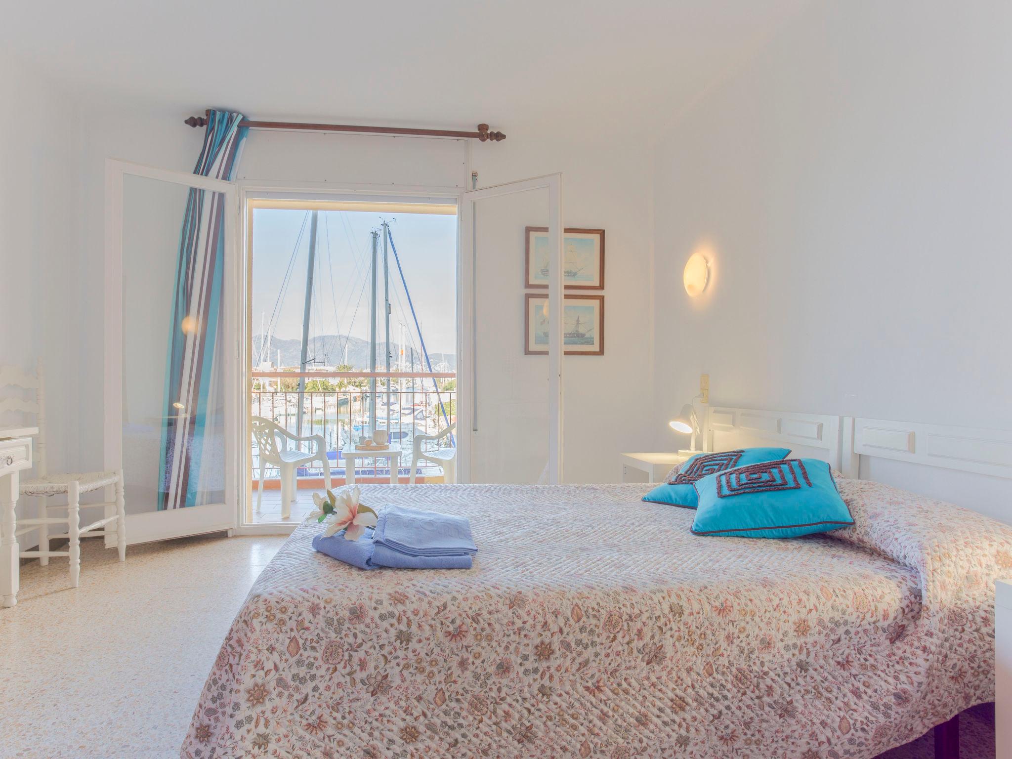 Foto 4 - Appartamento con 1 camera da letto a Castelló d'Empúries con giardino e vista mare